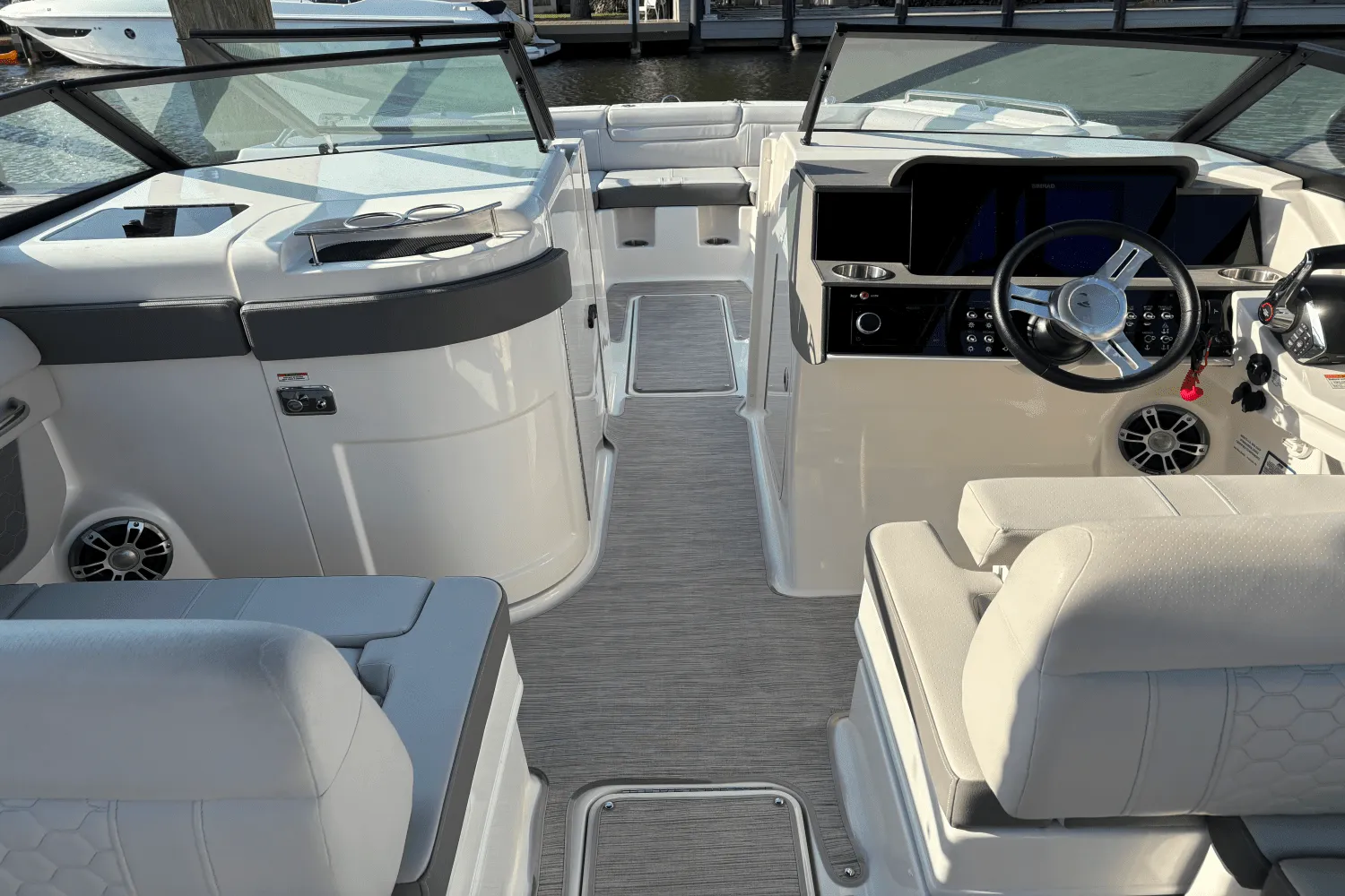 2023 Sea Ray 290 SDX OB Image Thumbnail #19