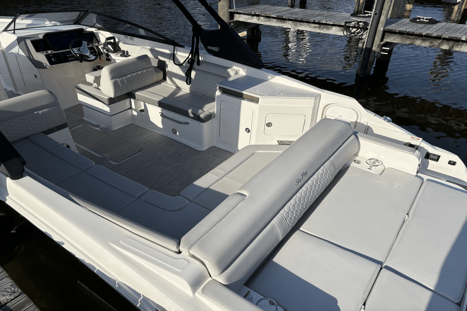 2023 Sea Ray 290 SDX OB Image Thumbnail #18