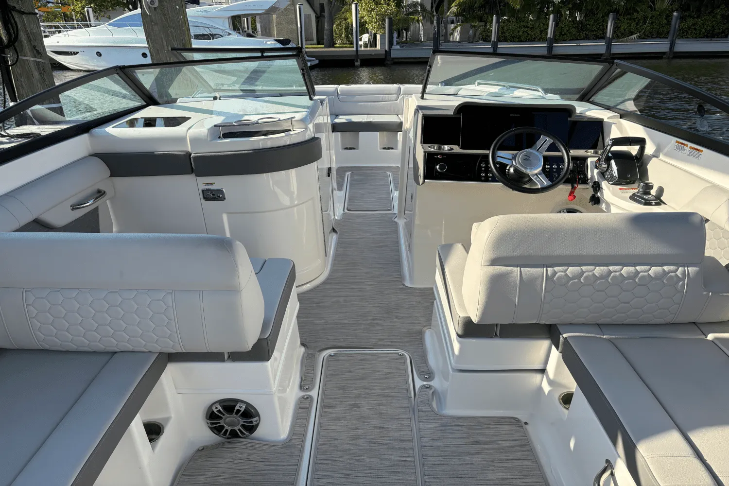 2023 Sea Ray 290 SDX OB Image Thumbnail #20