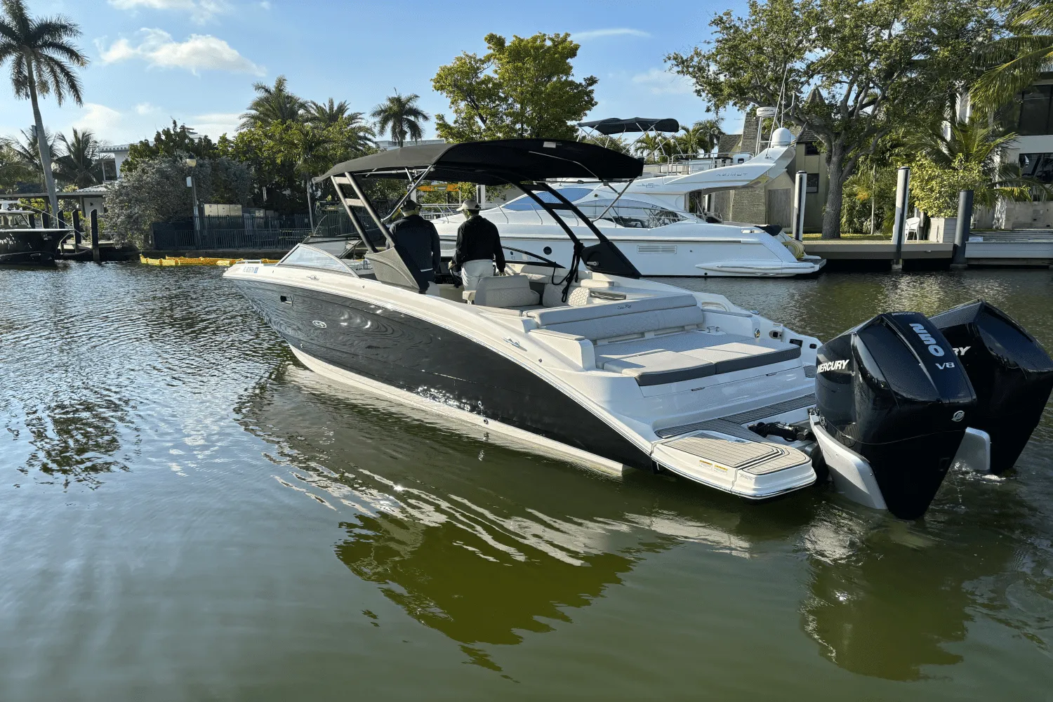 2023 Sea Ray 290 SDX OB Image Thumbnail #4