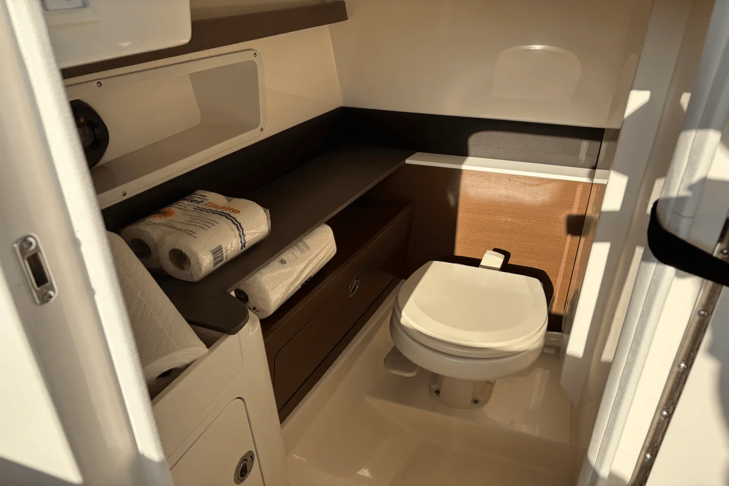 2023 Sea Ray 290 SDX OB Image Thumbnail #25