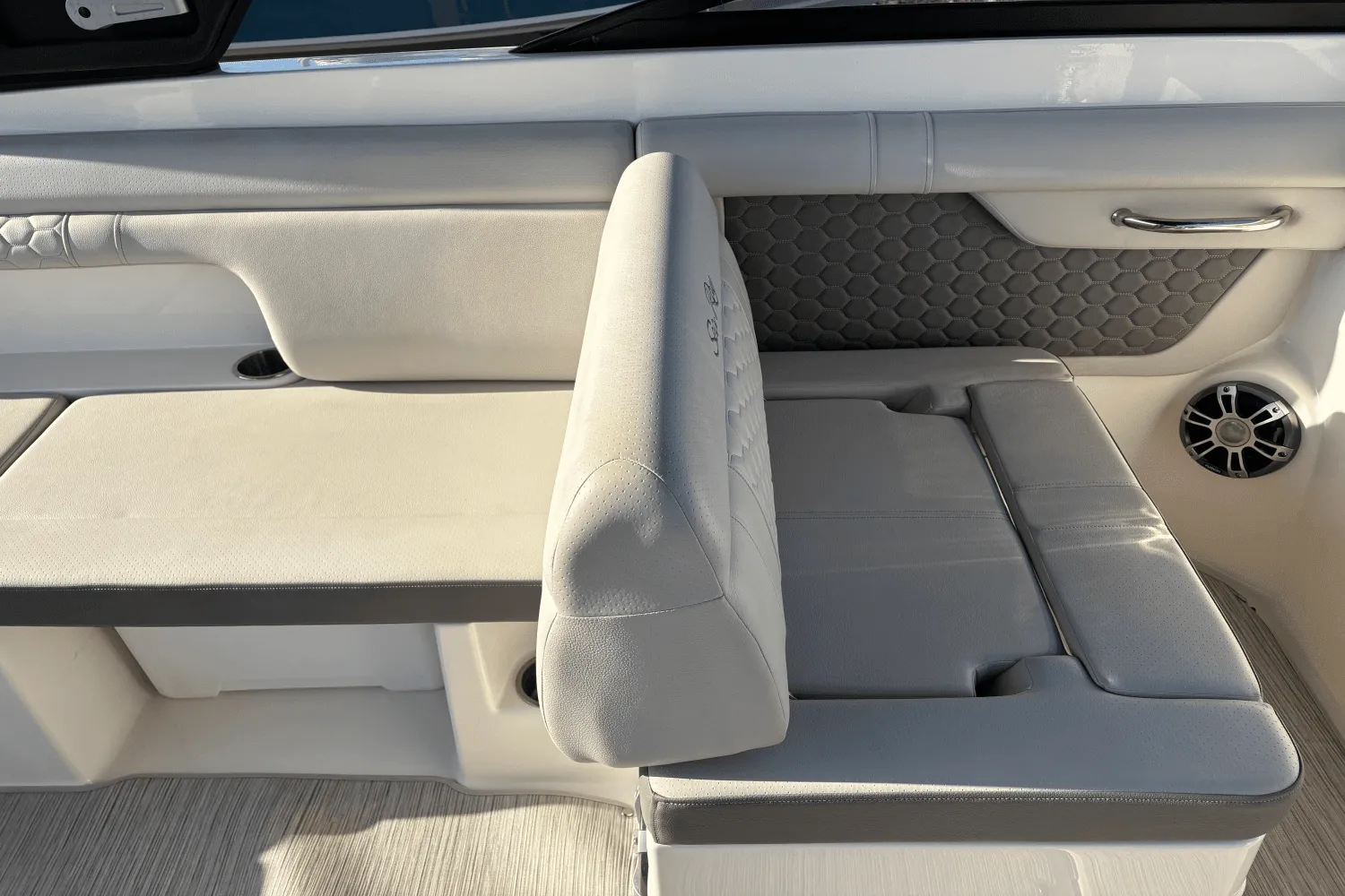 2023 Sea Ray 290 SDX OB Image Thumbnail #30
