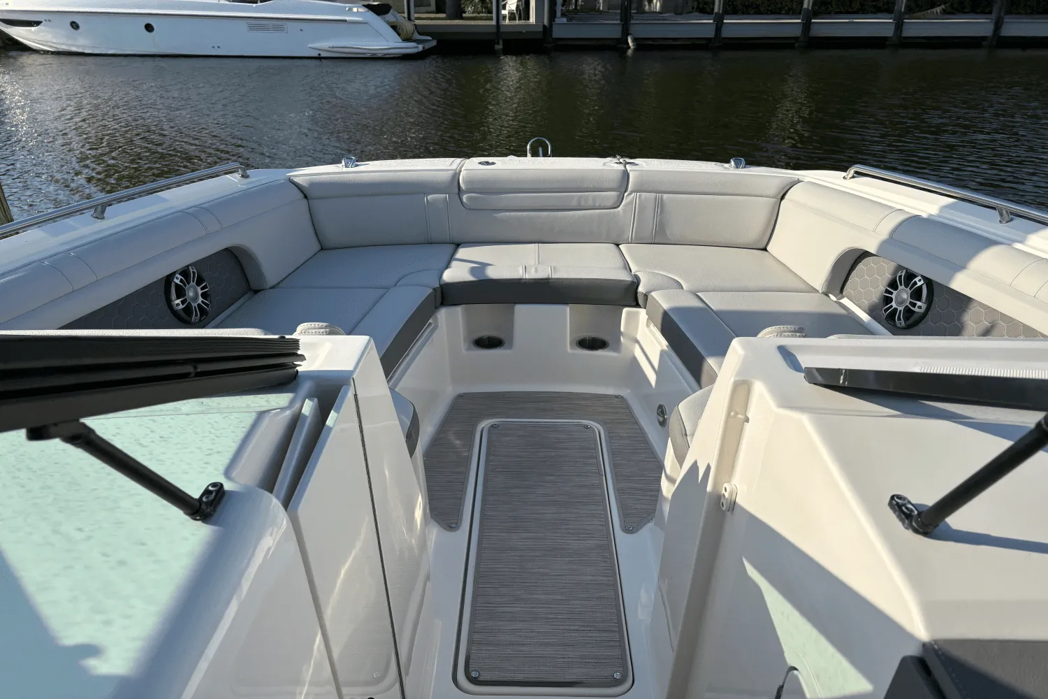 2023 Sea Ray 290 SDX OB Image Thumbnail #14