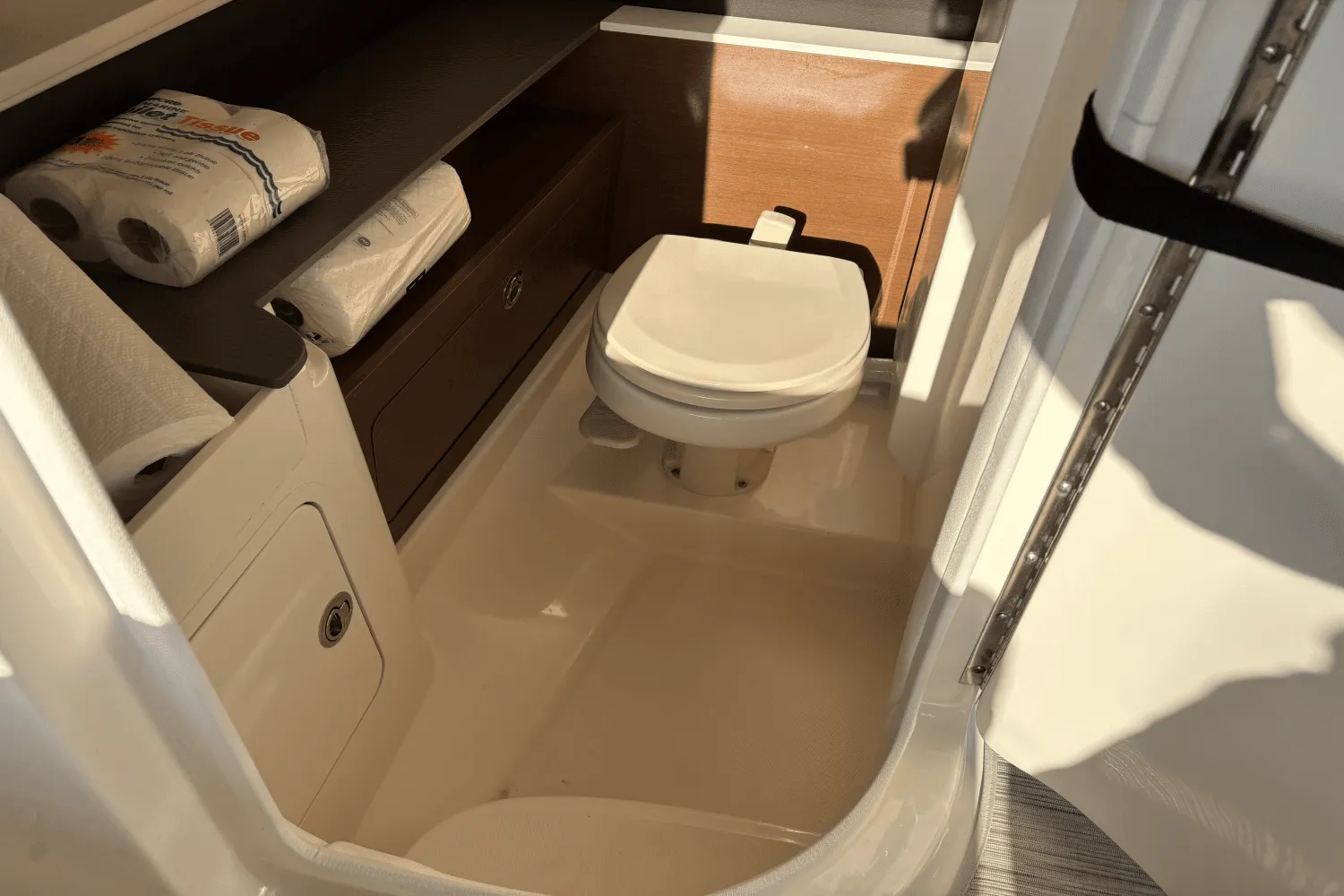 2023 Sea Ray 290 SDX OB Image Thumbnail #26