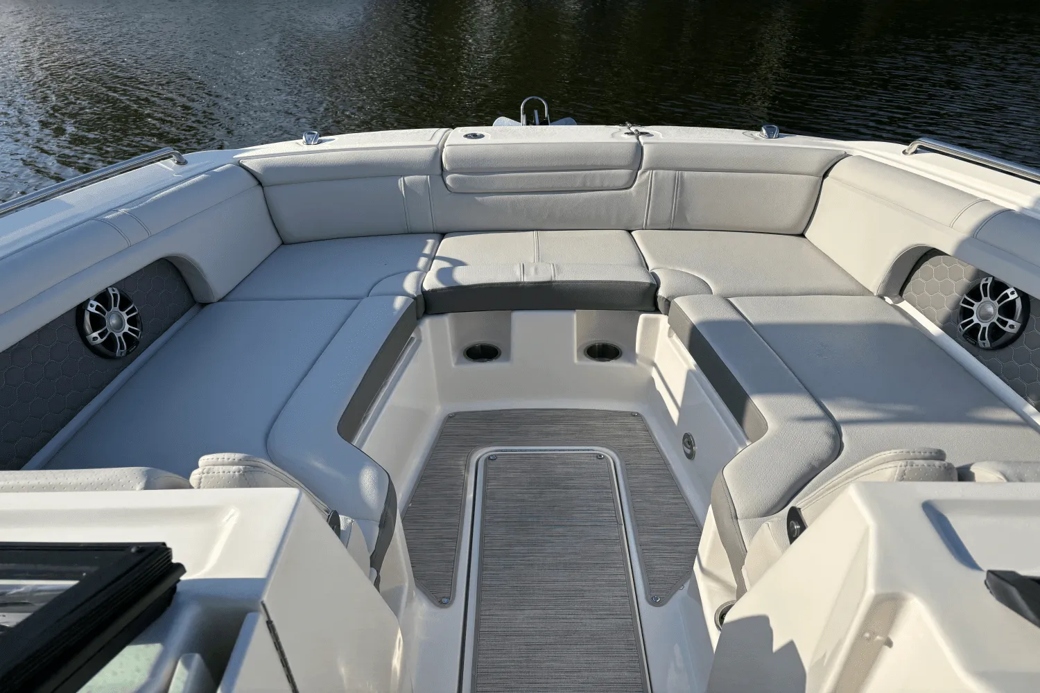 2023 Sea Ray 290 SDX OB Image Thumbnail #13