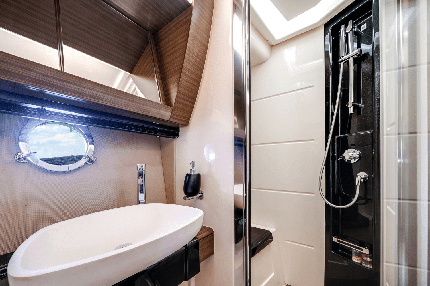 2017 Azimut 55S Image Thumbnail #32