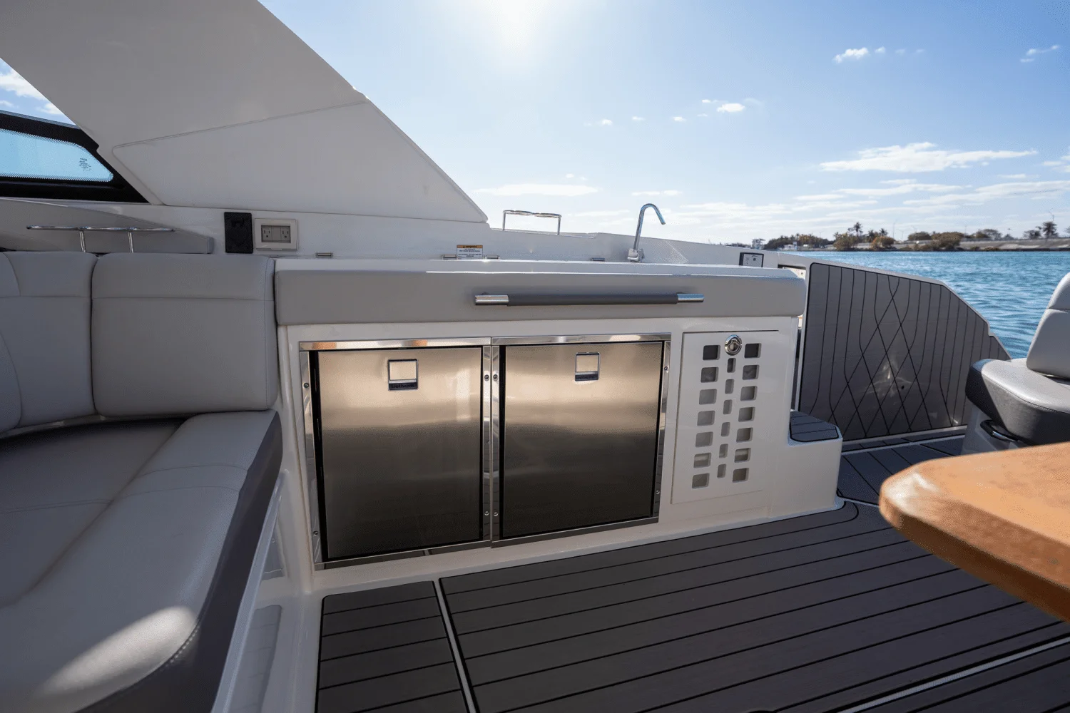 2023 Sea Ray 400 SLX OB Image Thumbnail #28