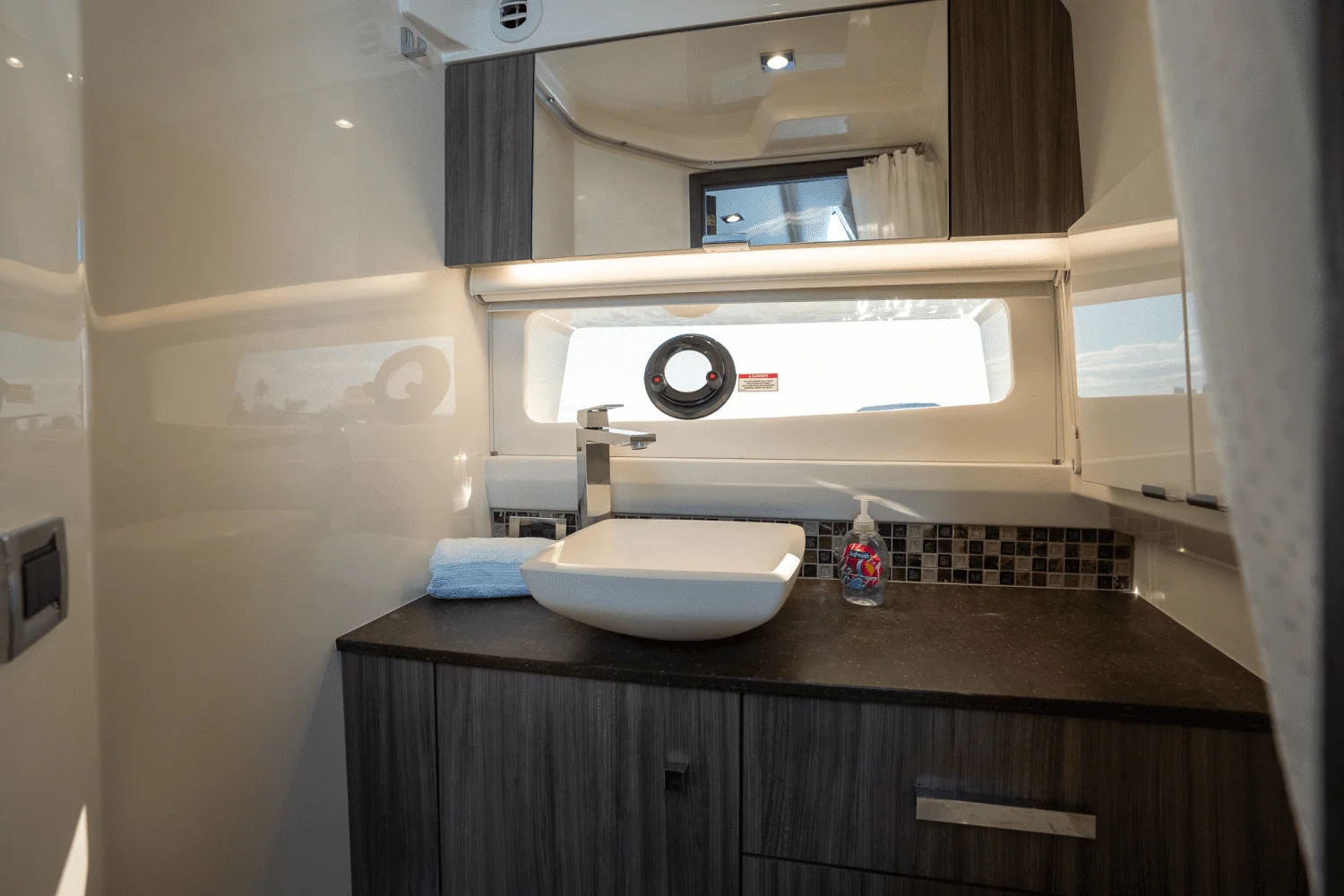 2023 Sea Ray 400 SLX OB Image Thumbnail #19