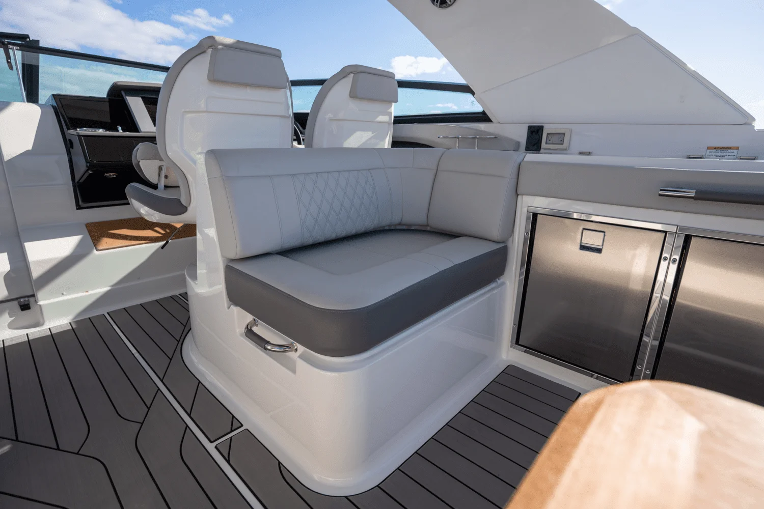 2023 Sea Ray 400 SLX OB Image Thumbnail #27