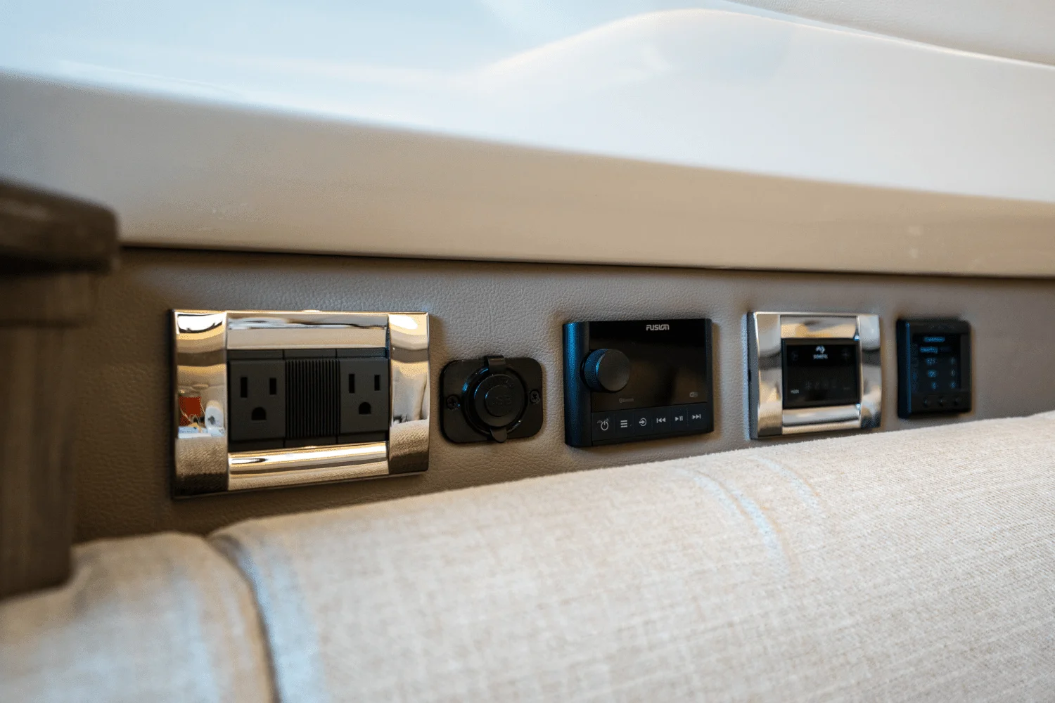 2023 Sea Ray 400 SLX OB Image Thumbnail #17