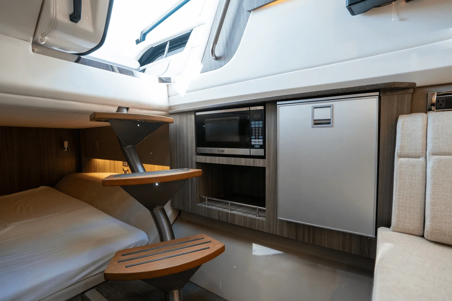 2023 Sea Ray 400 SLX OB Image Thumbnail #16