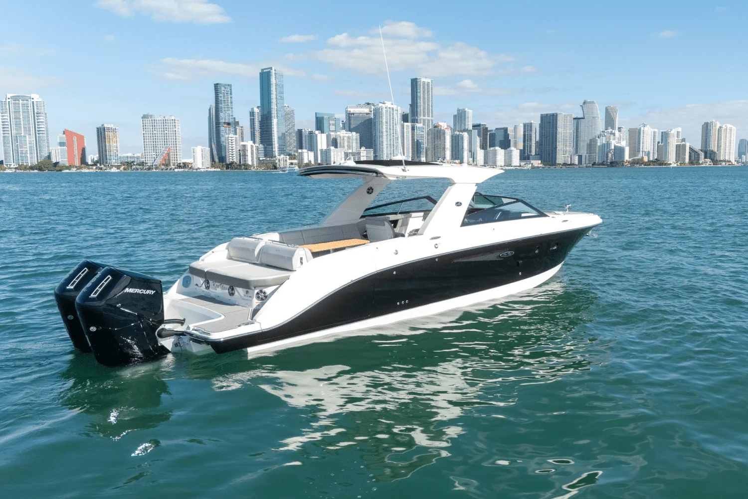 Thumbnail 4 for 2023 Sea Ray 400 SLX OB