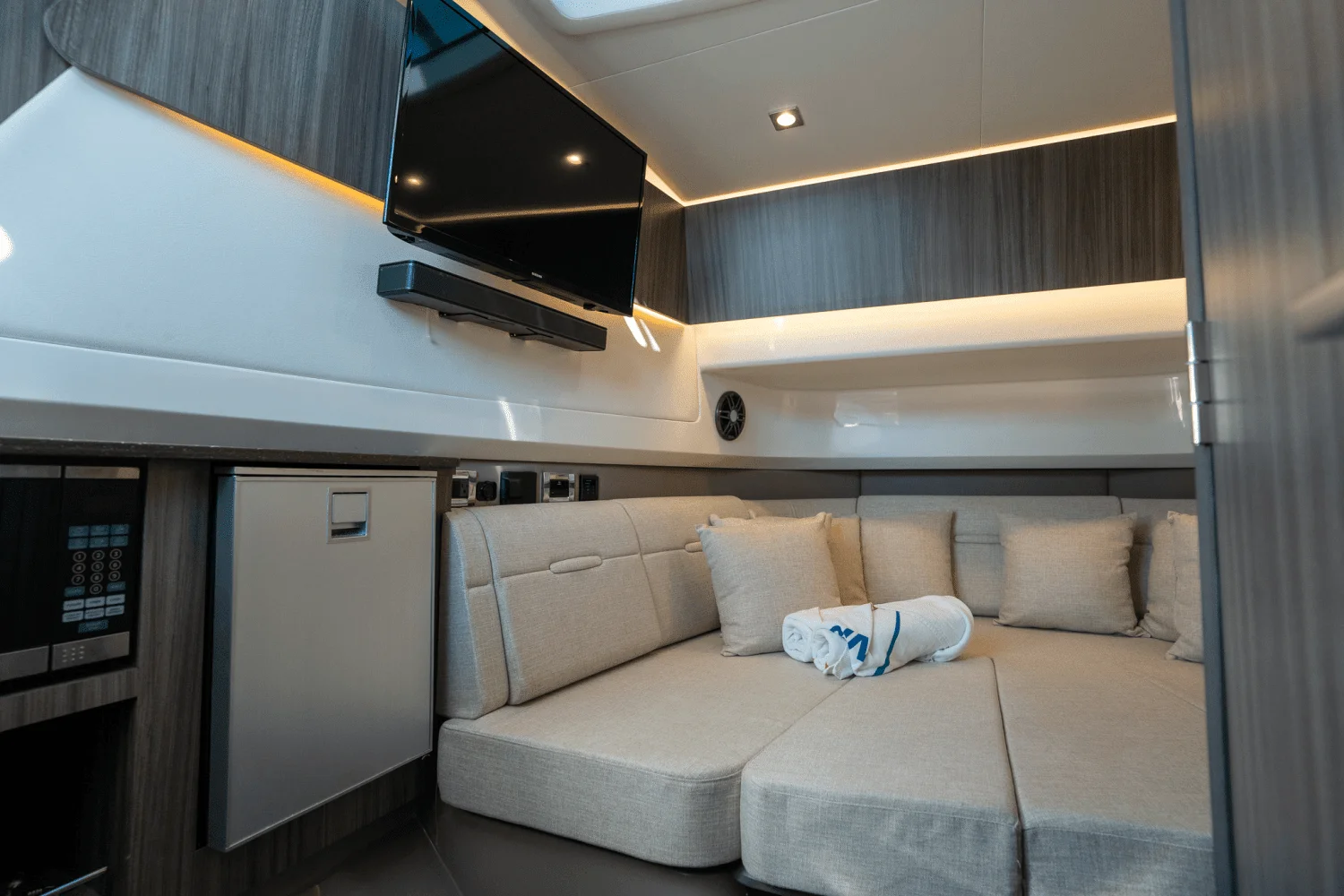 2023 Sea Ray 400 SLX OB Image Thumbnail #15