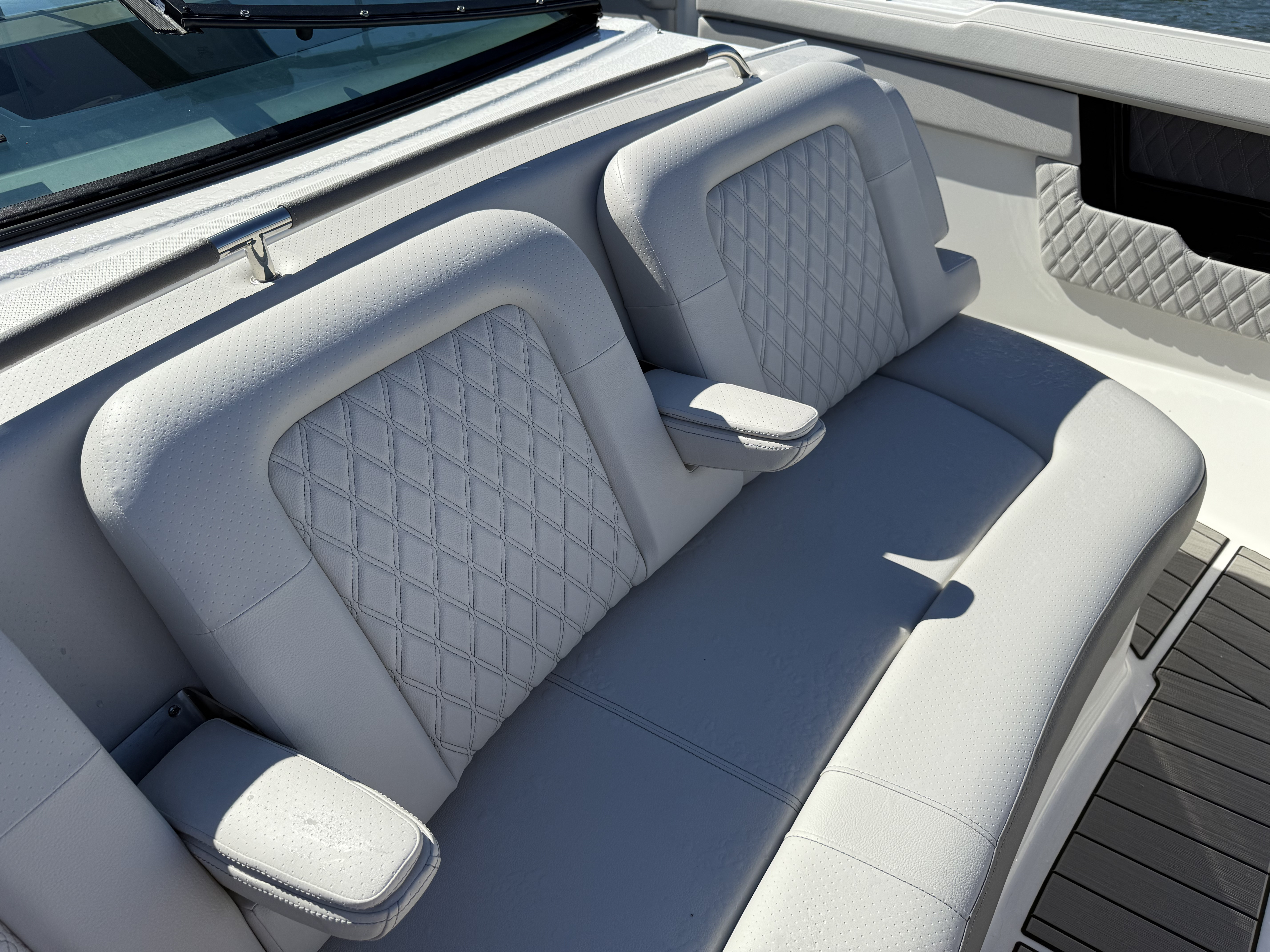 2026 Sea Ray SLX 400 Outboard Image Thumbnail #25