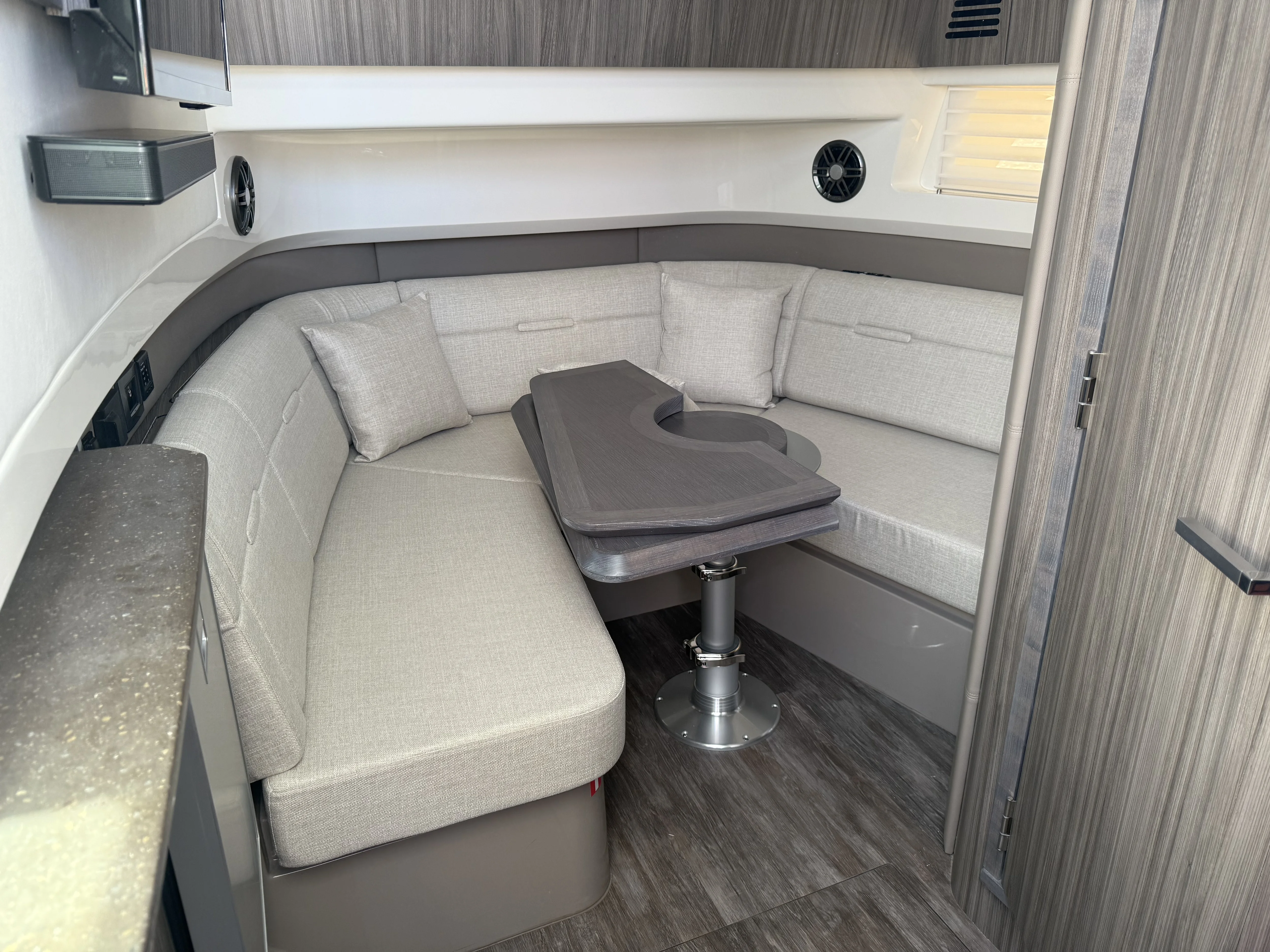 2026 Sea Ray SLX 400 Outboard Image Thumbnail #19