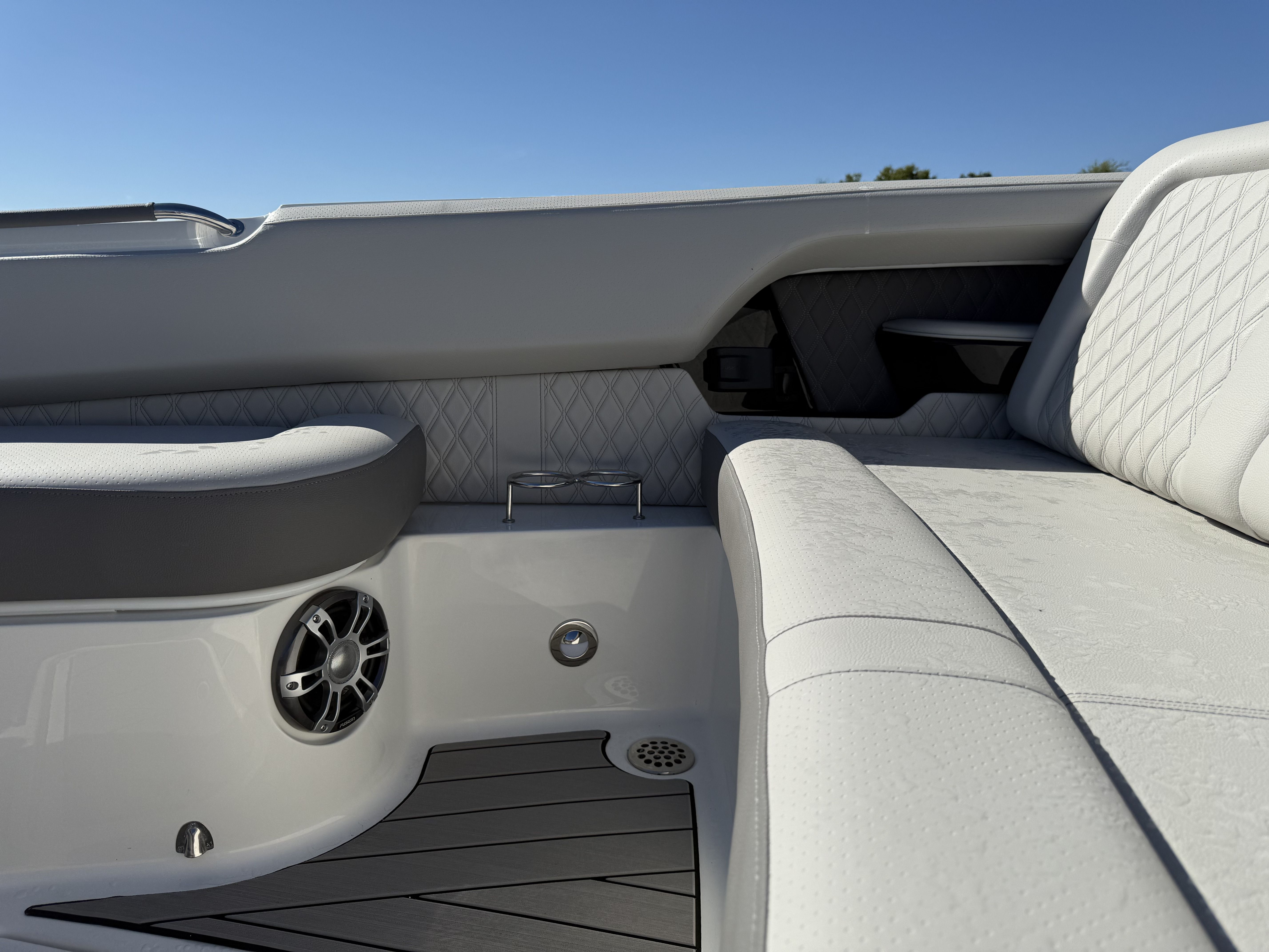 2026 Sea Ray SLX 400 Outboard Image Thumbnail #26