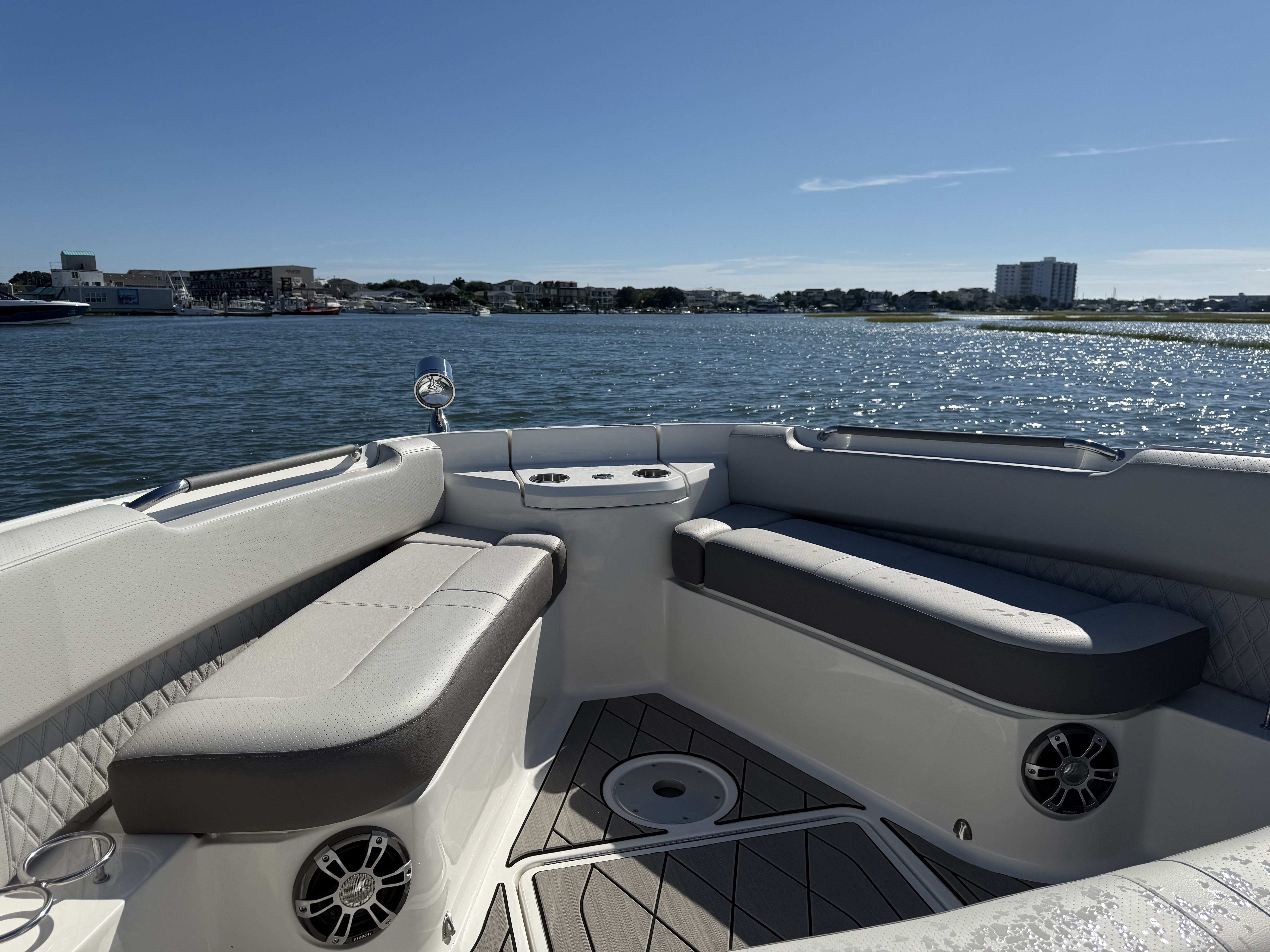 2026 Sea Ray SLX 400 Outboard Image Thumbnail #17