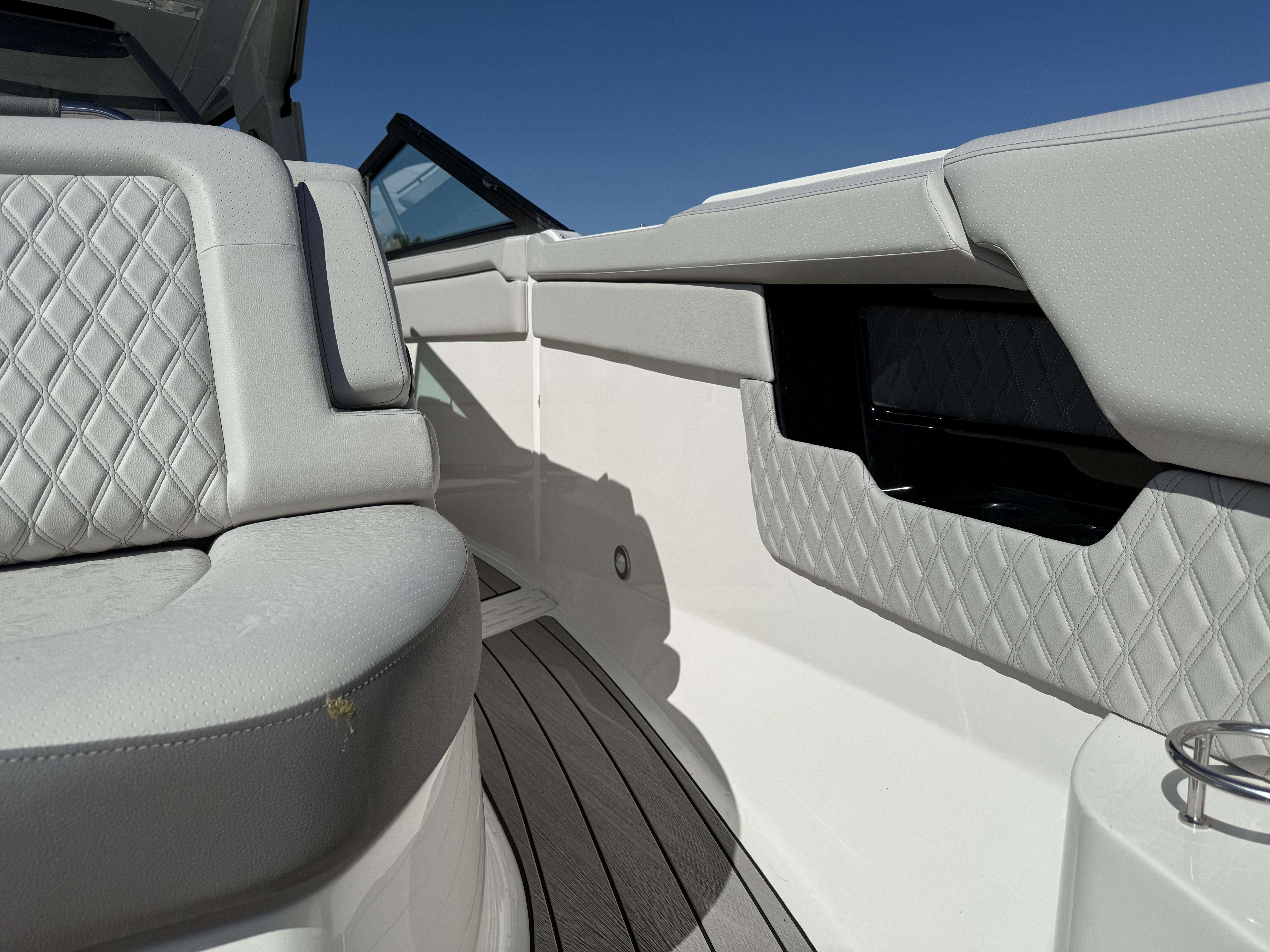 2026 Sea Ray SLX 400 Outboard Image Thumbnail #24