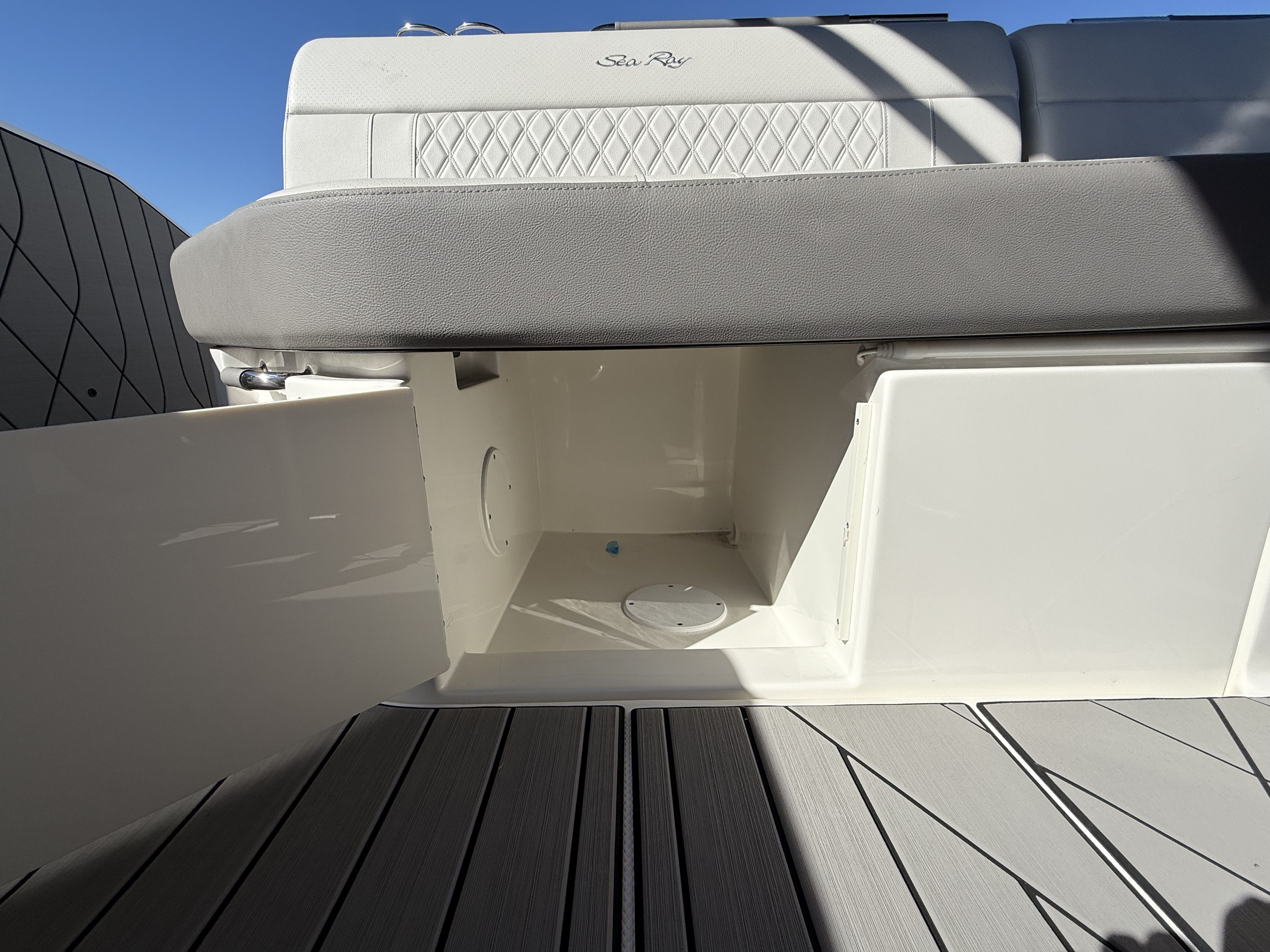 2026 Sea Ray SLX 400 Outboard Image Thumbnail #27