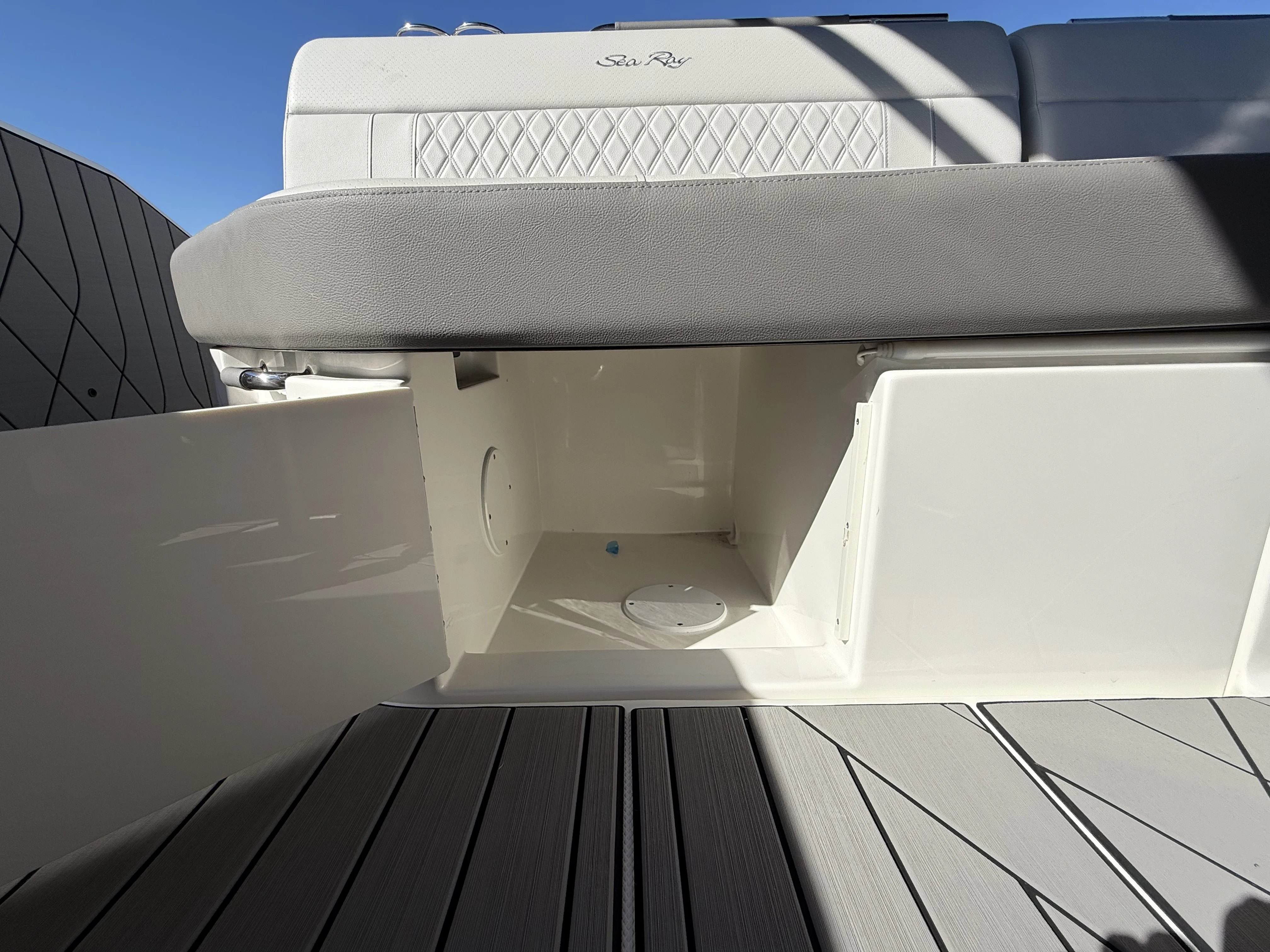 2026 Sea Ray SLX 400 Outboard Image Thumbnail #27