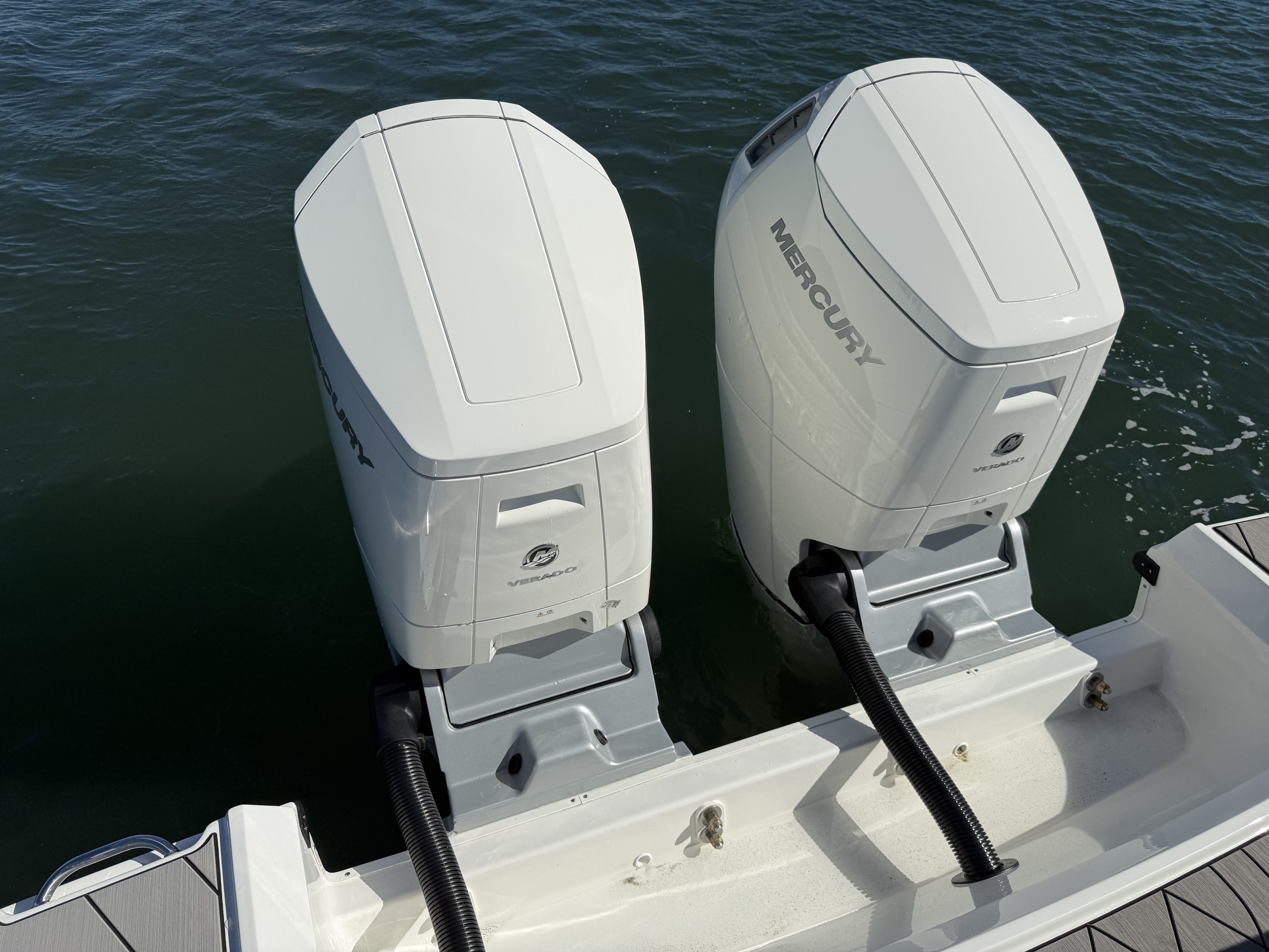 2026 Sea Ray SLX 400 Outboard Image Thumbnail #2