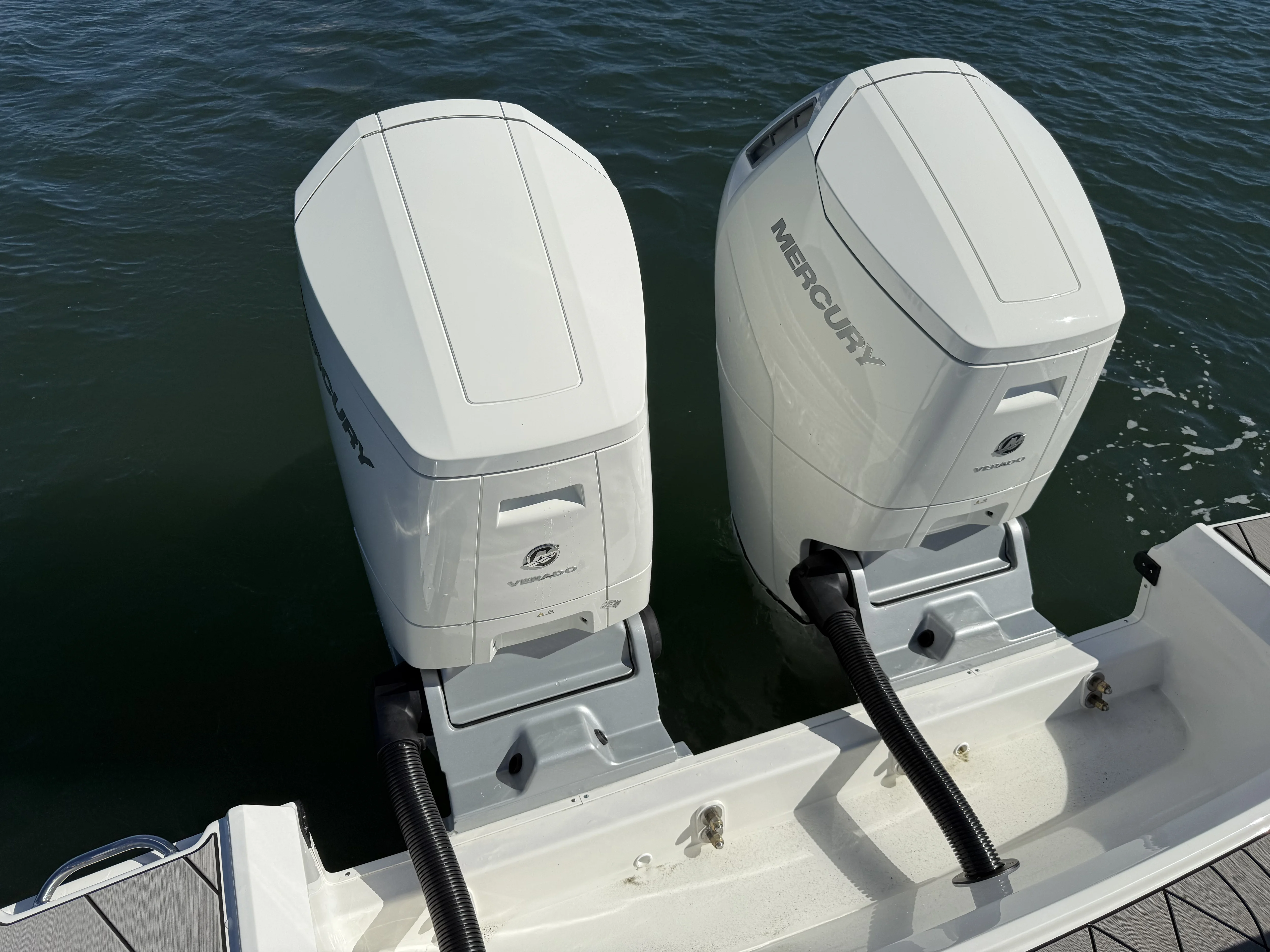 2026 Sea Ray SLX 400 Outboard Image Thumbnail #2