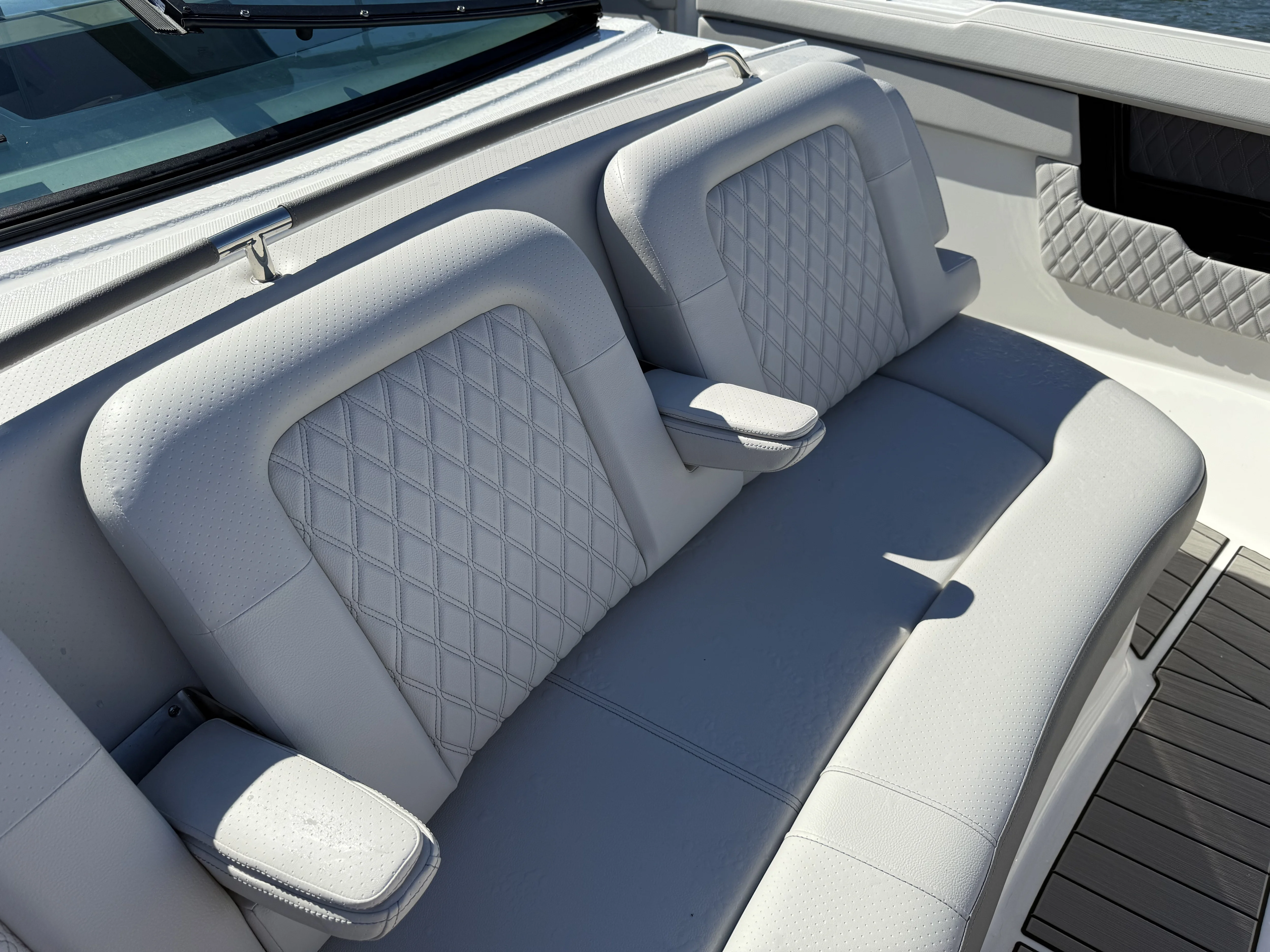 2026 Sea Ray SLX 400 Outboard Image Thumbnail #25