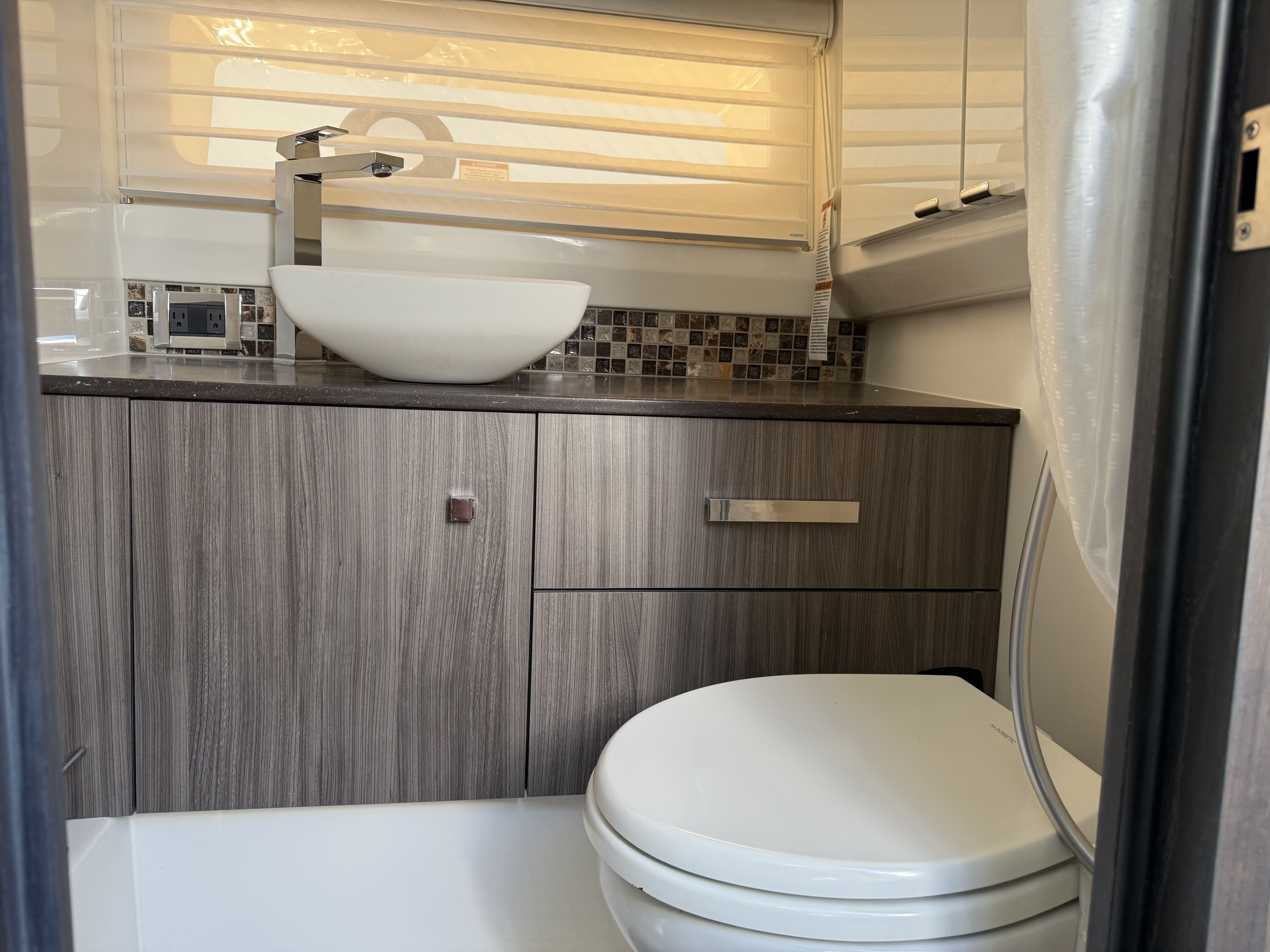 2026 Sea Ray SLX 400 Outboard Image Thumbnail #21