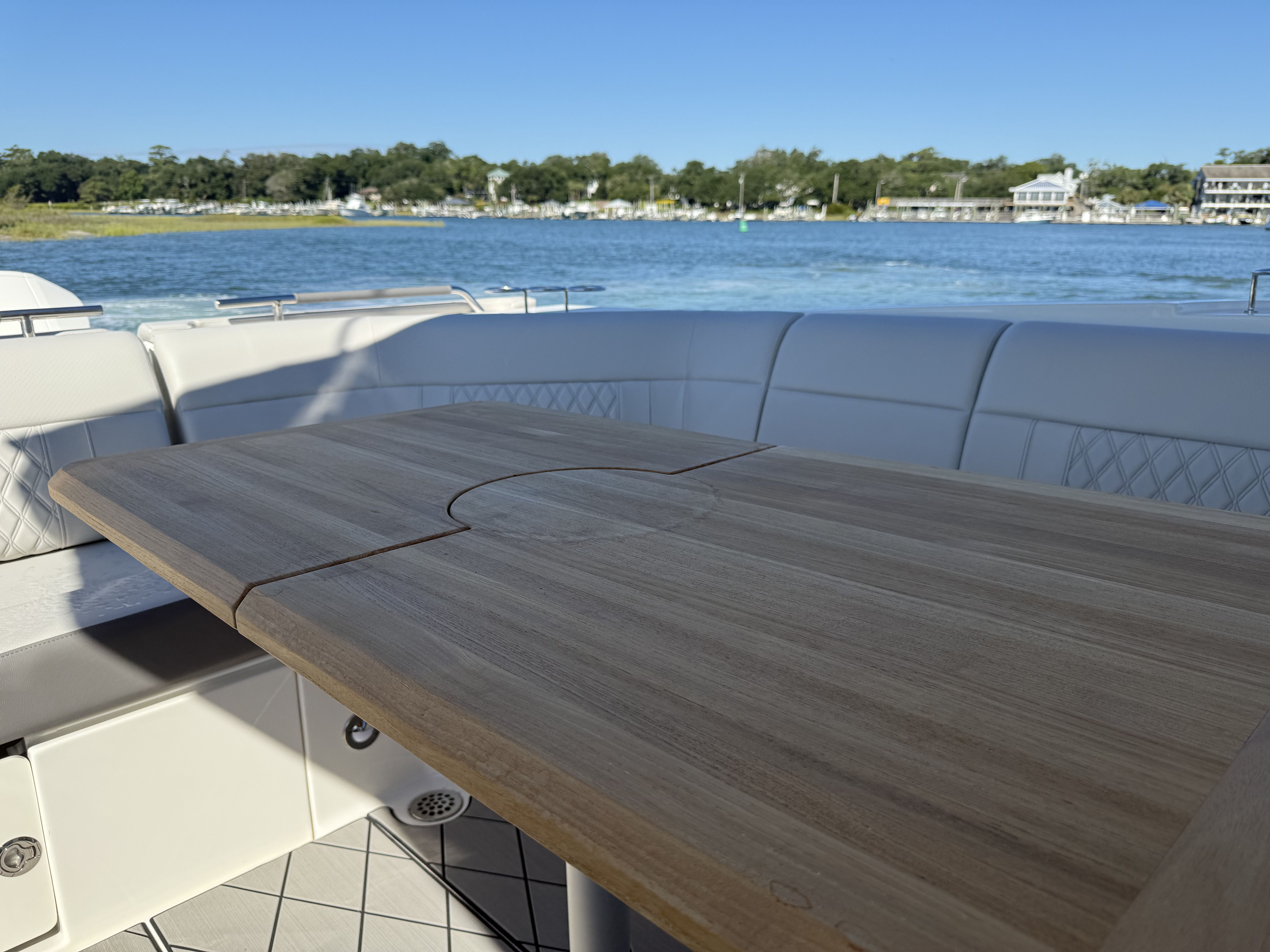 2026 Sea Ray SLX 400 Outboard Image Thumbnail #12