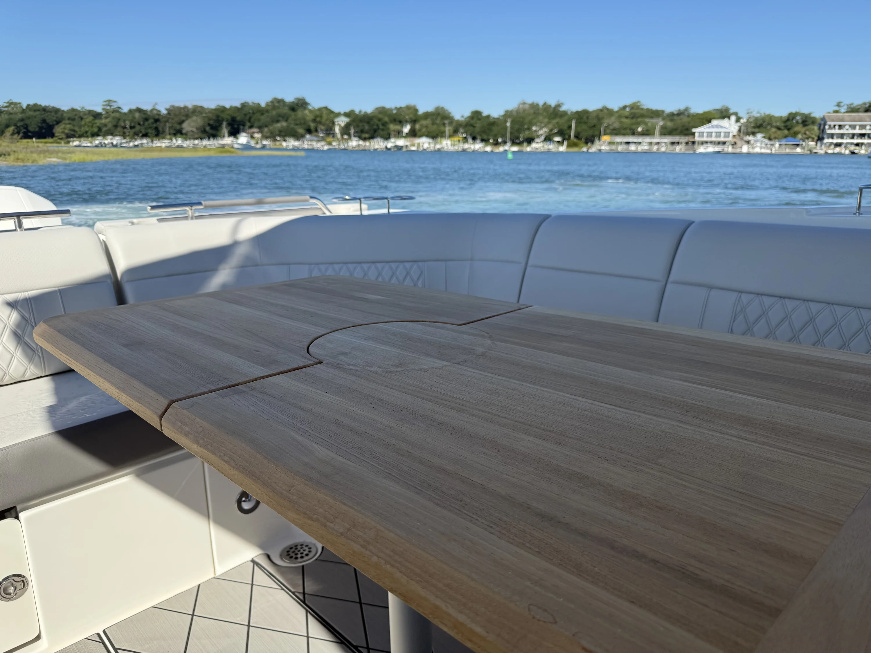 2026 Sea Ray SLX 400 Outboard Image Thumbnail #12