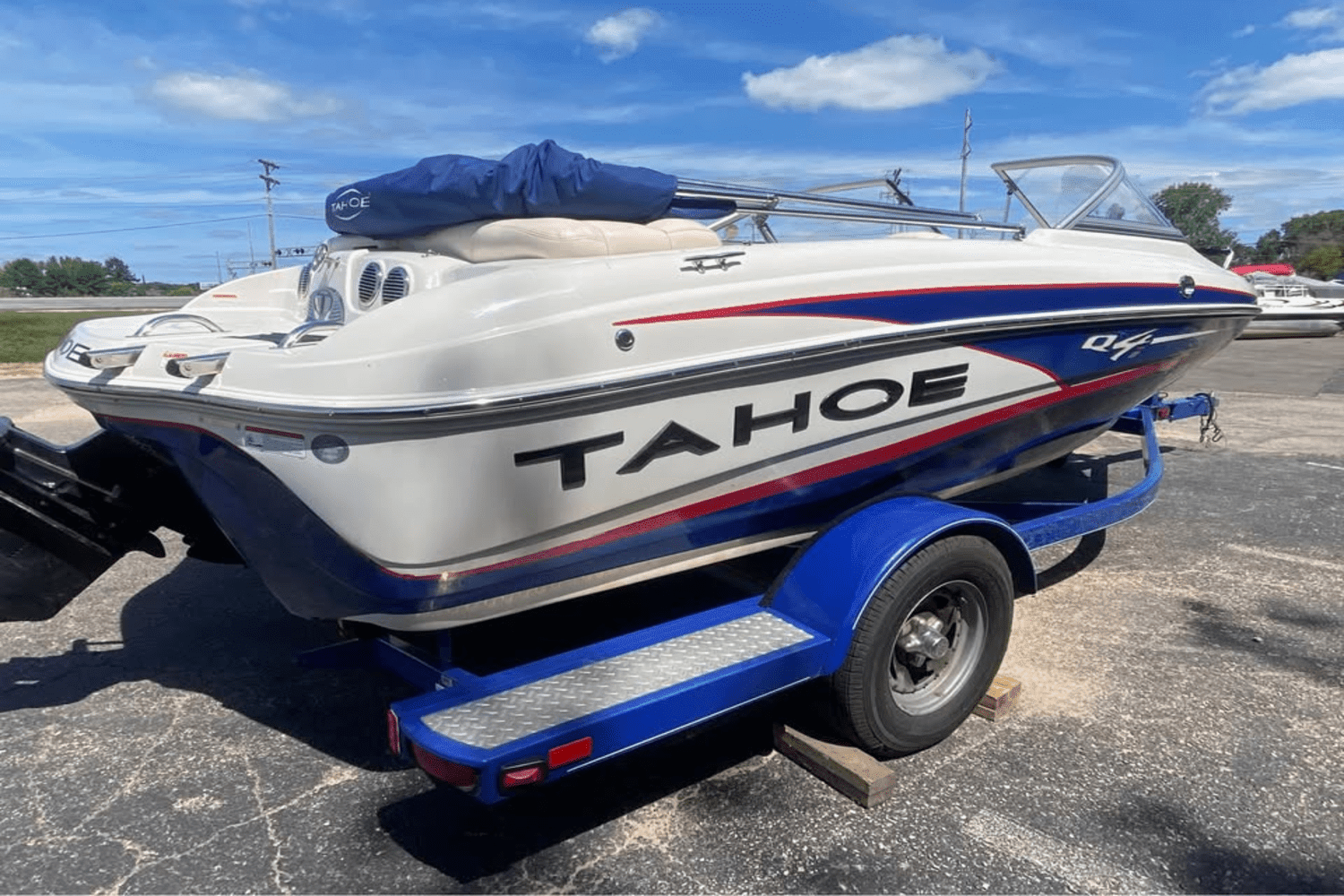2013 Tahoe 24 SS Image Thumbnail #1