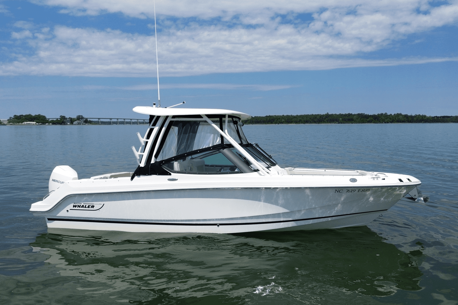 2021 Boston Whaler 240 VANTAGE Image Thumbnail #6