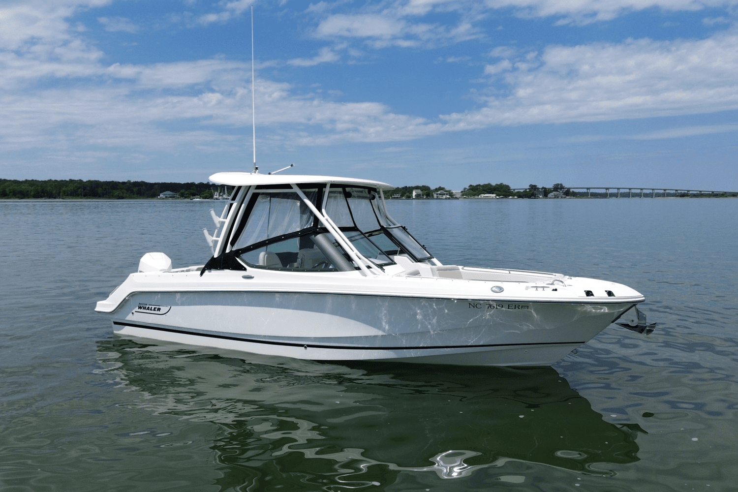 2021 Boston Whaler 240 VANTAGE Image Thumbnail #1