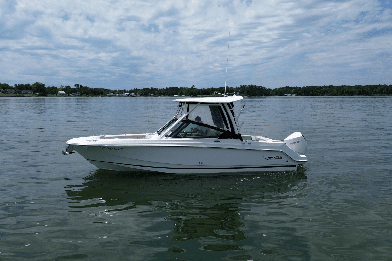 2021 Boston Whaler 240 VANTAGE Image Thumbnail #5