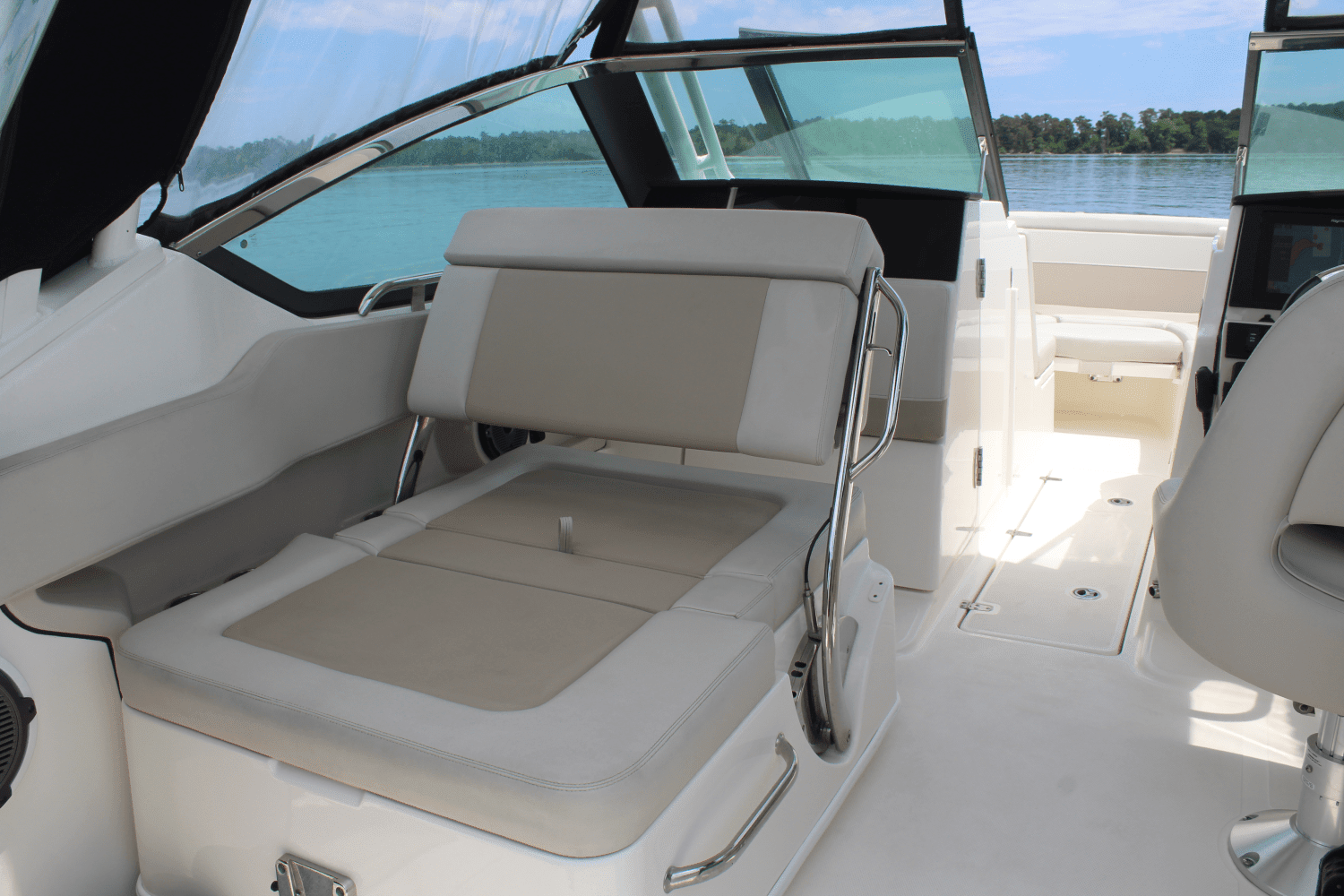 2021 Boston Whaler 240 VANTAGE Image Thumbnail #24