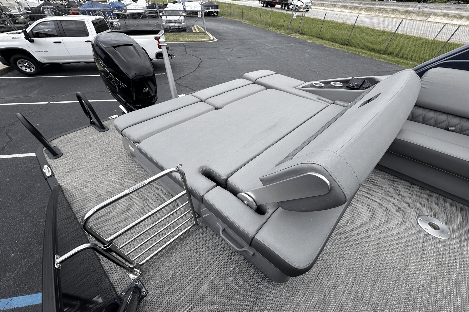 2023 Bennington 25QSBA Image Thumbnail #14