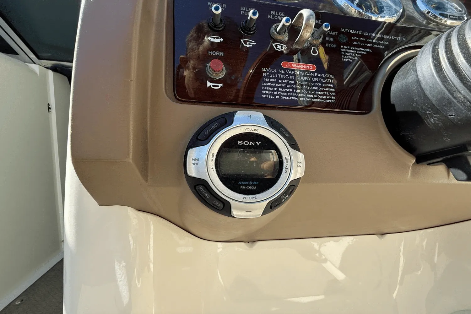 2011 Sea Ray 240 SUNDECK Image Thumbnail #17