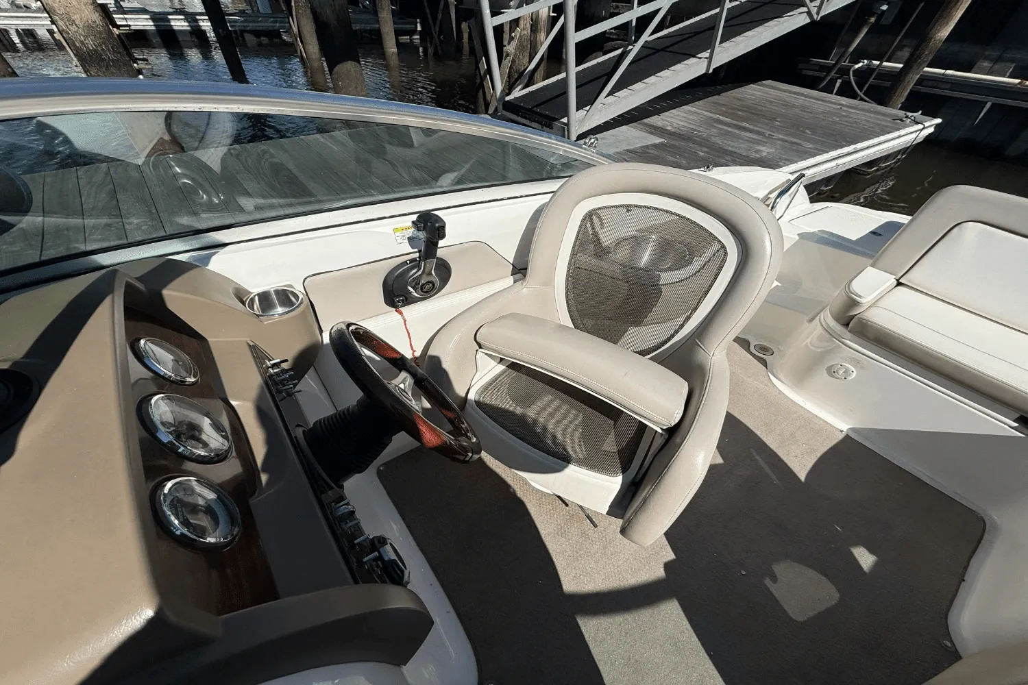 2011 Sea Ray 240 SUNDECK Image Thumbnail #11