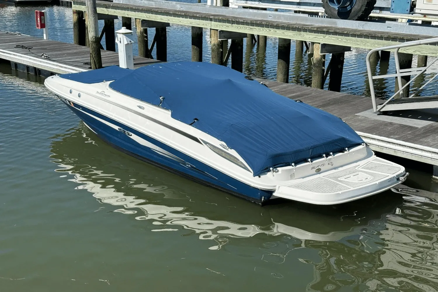 2011 Sea Ray 240 SUNDECK Image Thumbnail #0