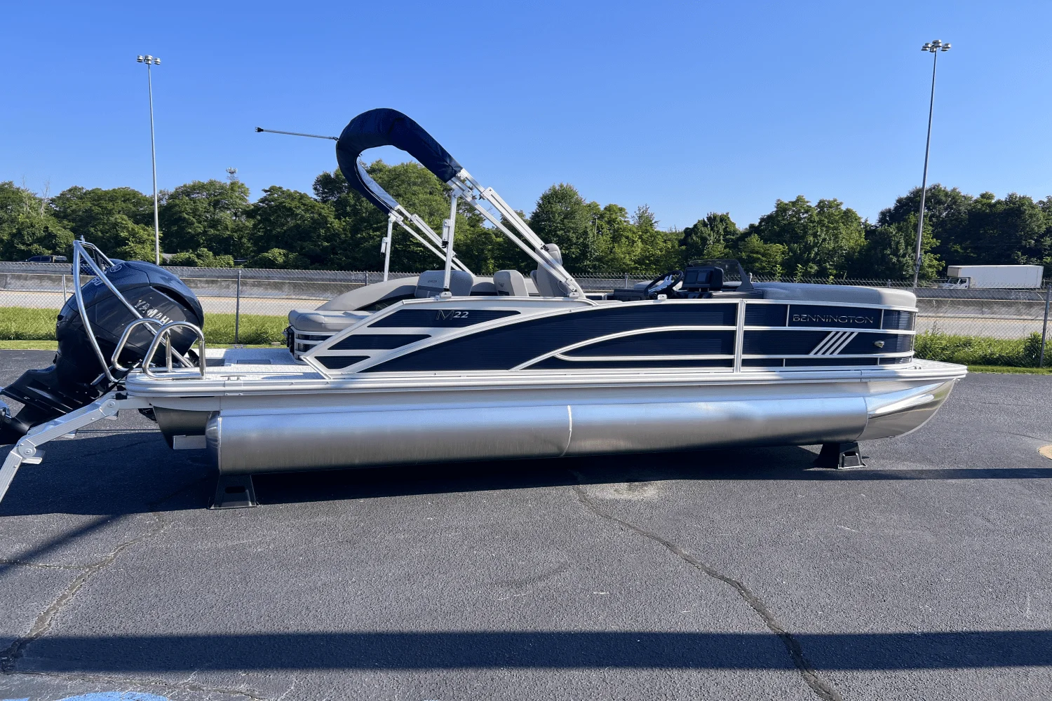 2025 Bennington 22MSB Image Thumbnail #3