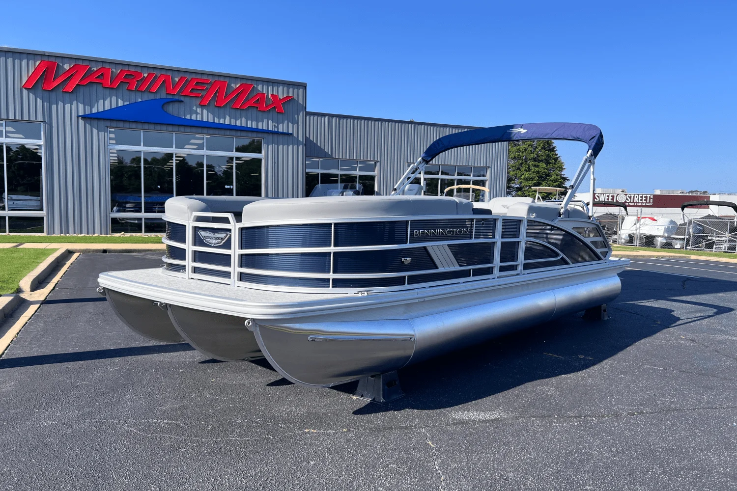 2025 Bennington 22MSB Image Thumbnail #1