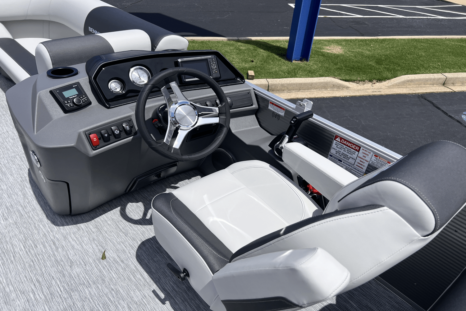 2025 Bennington 22 SSR Image Thumbnail #6