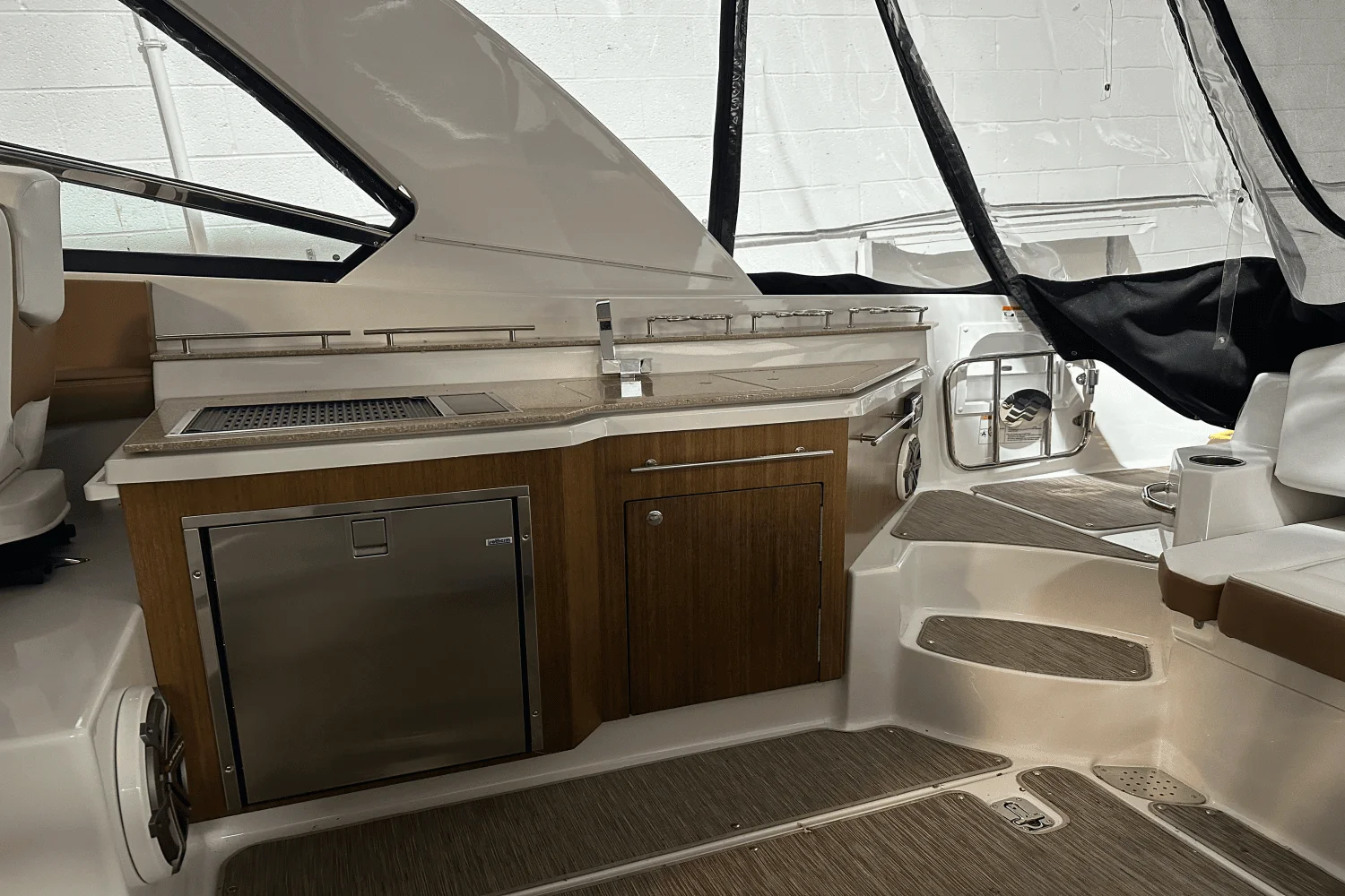 2018 Four Winns H350 Image Thumbnail #2