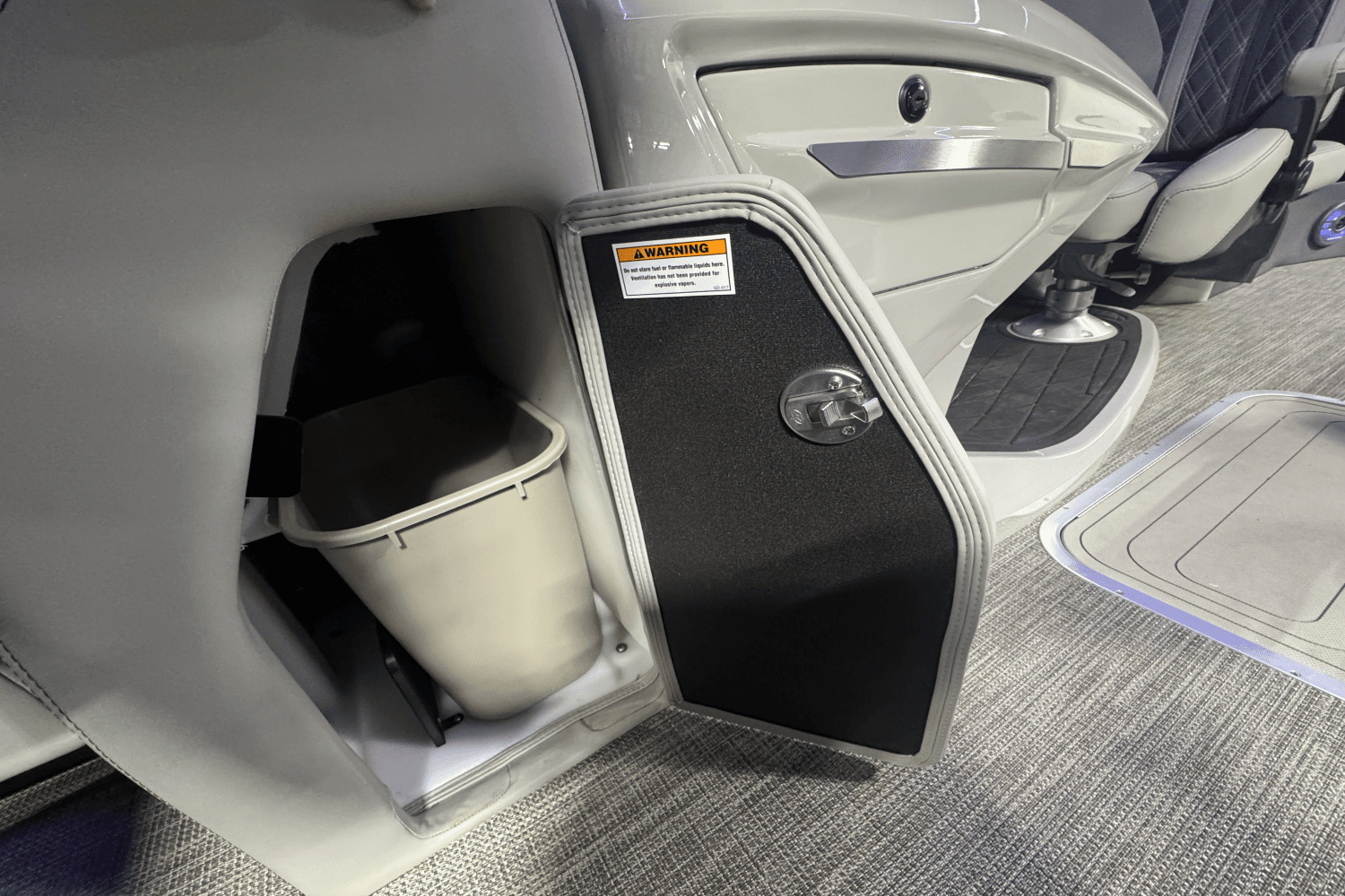 2023 Barletta RESERVE V26 MTT Image Thumbnail #8
