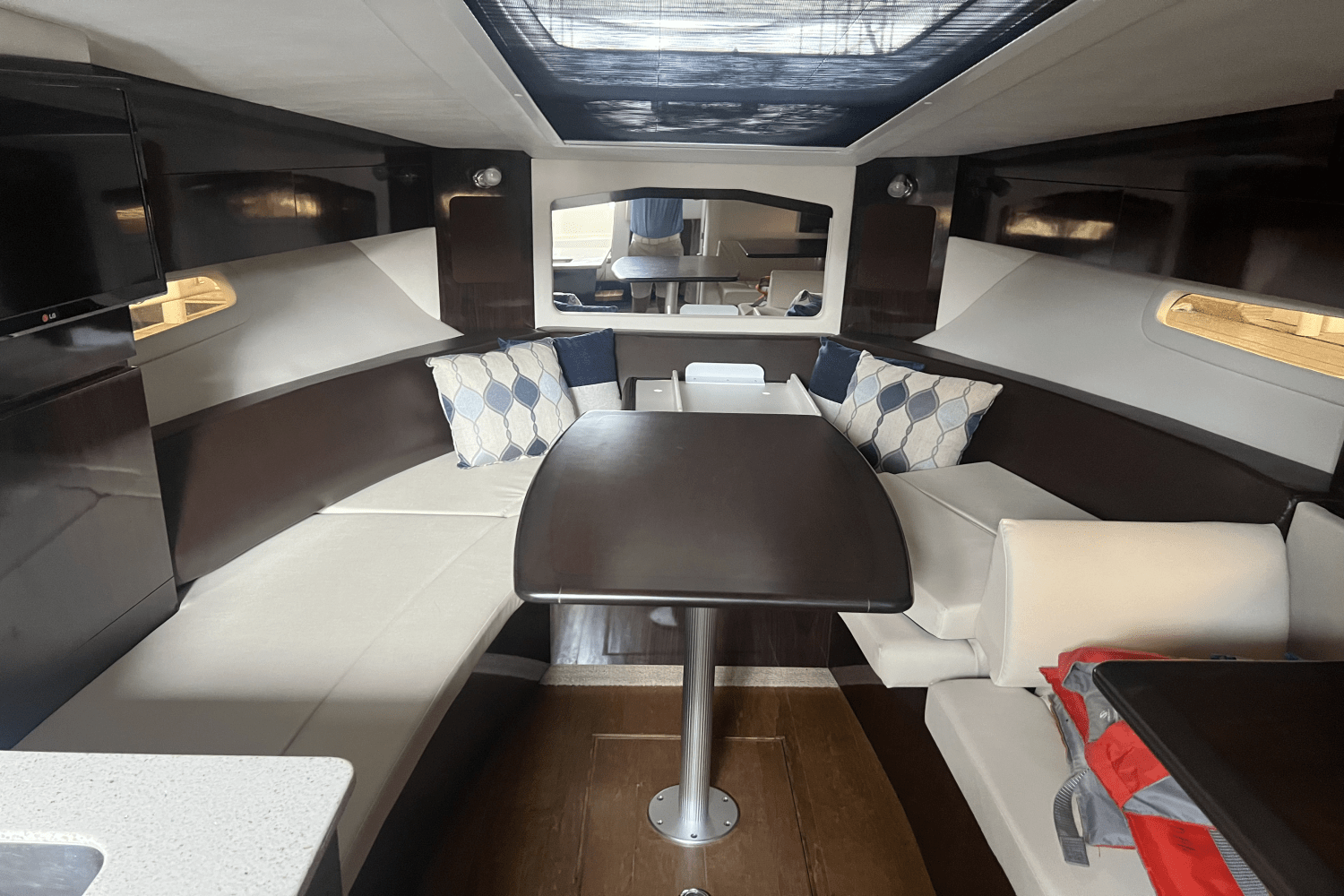 2015 Sea Ray 310 SUNDANCER Image Thumbnail #15