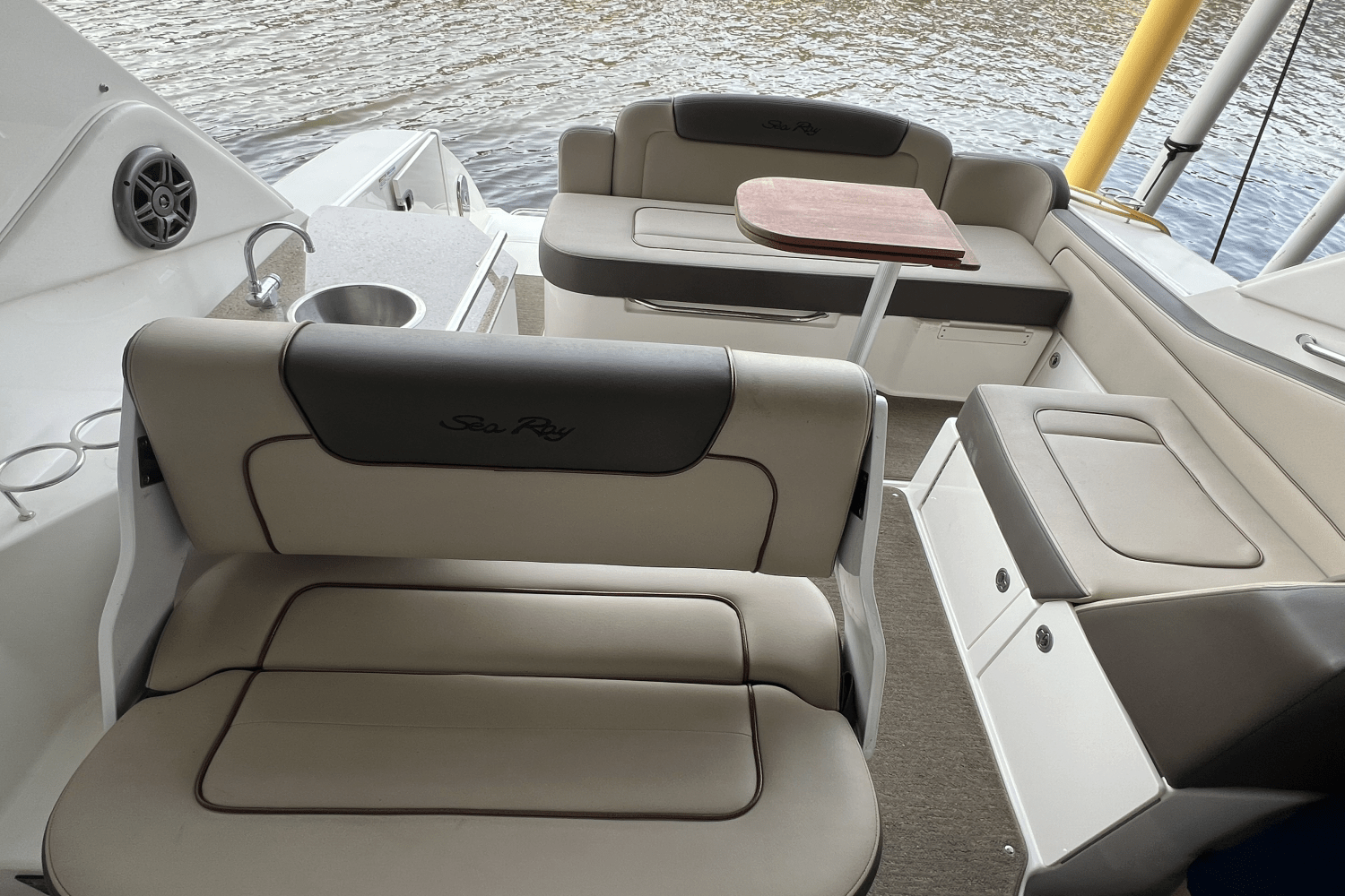 2015 Sea Ray 310 SUNDANCER Image Thumbnail #7