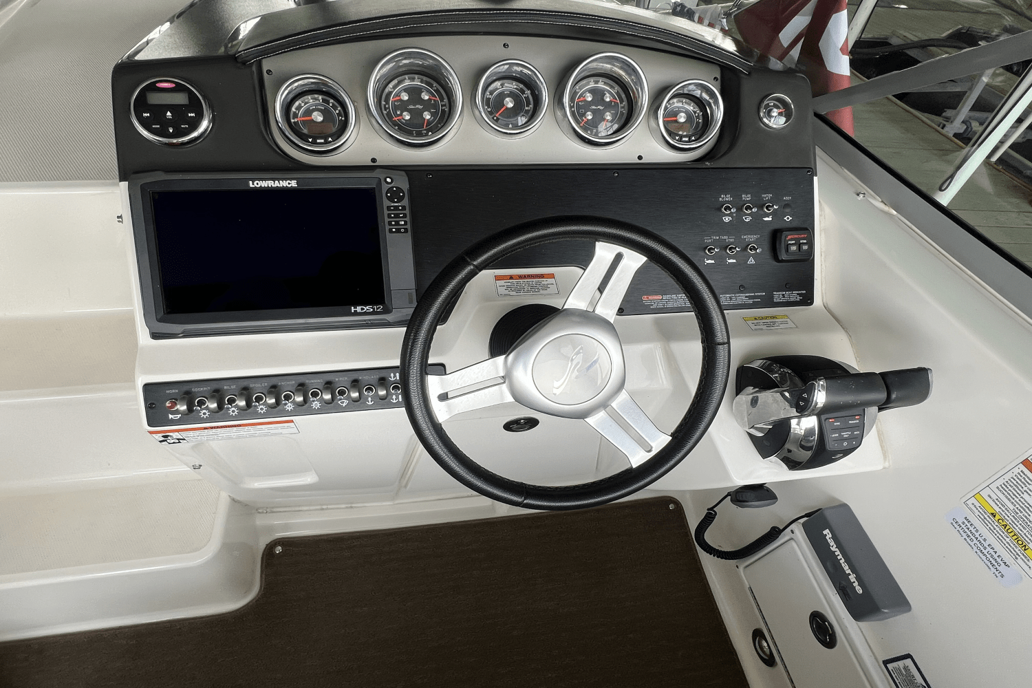 2015 Sea Ray 310 SUNDANCER Image Thumbnail #11