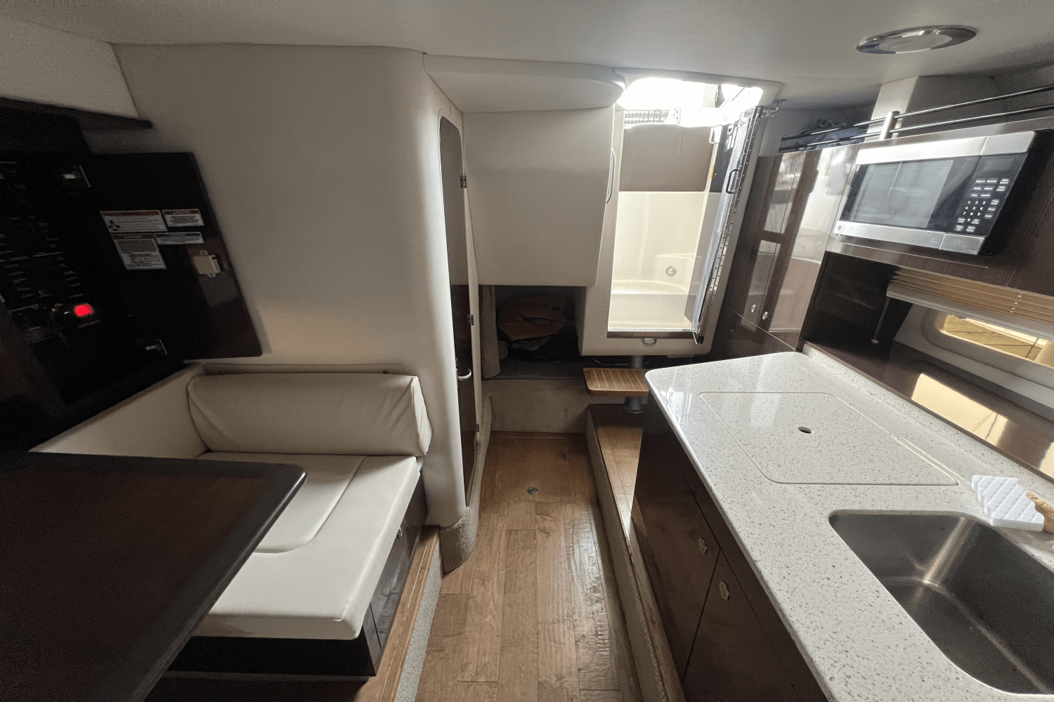 2015 Sea Ray 310 SUNDANCER Image Thumbnail #17