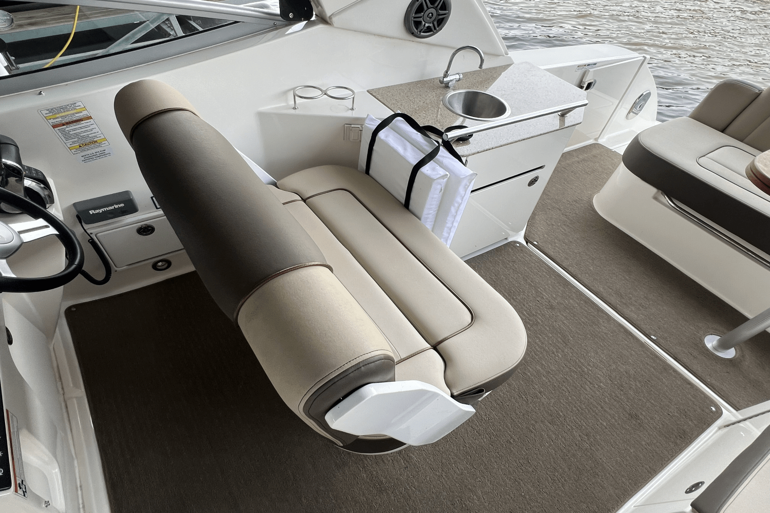 2015 Sea Ray 310 SUNDANCER Image Thumbnail #8