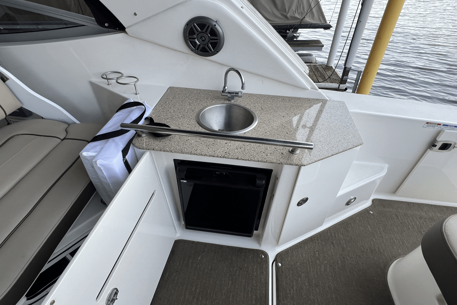 2015 Sea Ray 310 SUNDANCER Image Thumbnail #9